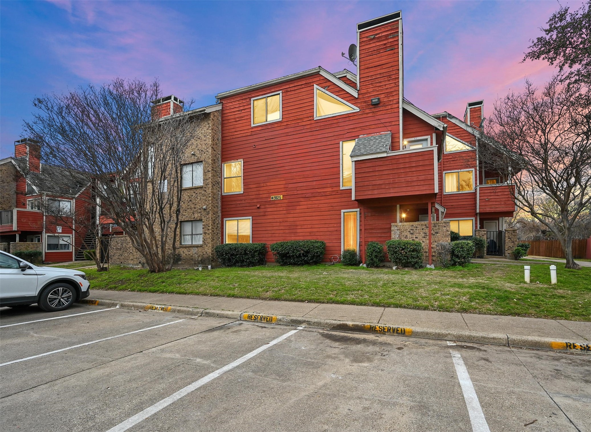 9825 Walnut Street Dallas TX 75243