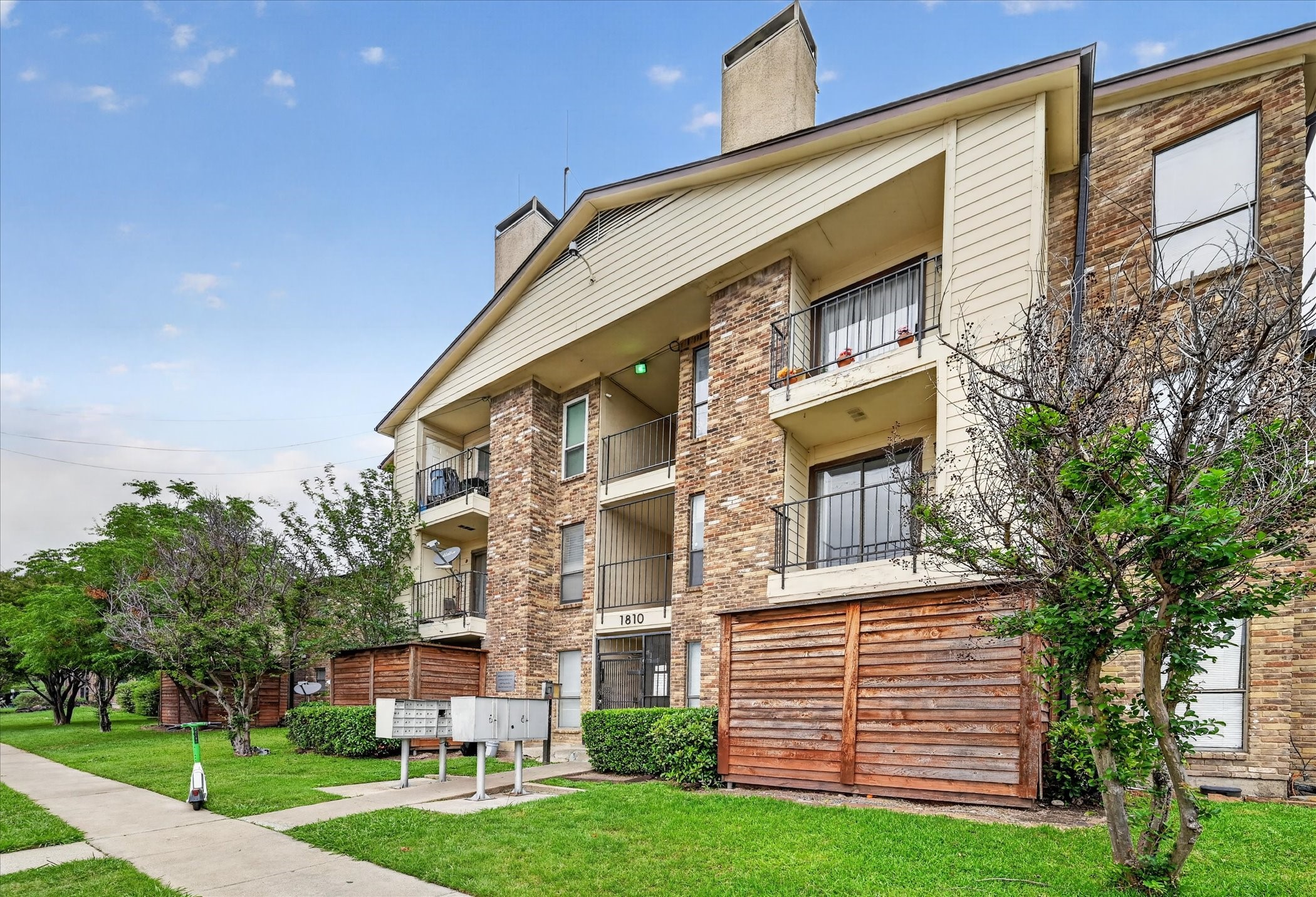1810 N Garrett Avenue Dallas TX 75206