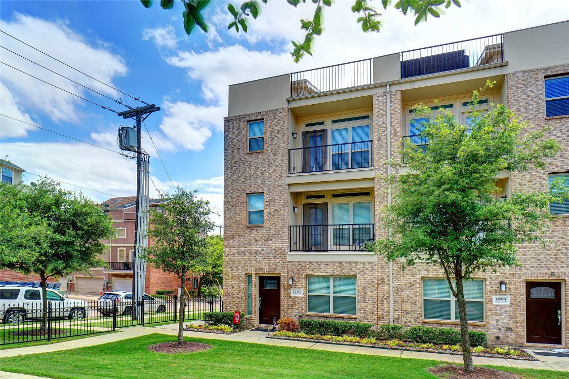 1302 Palm Canyon Drive Dallas TX 75204