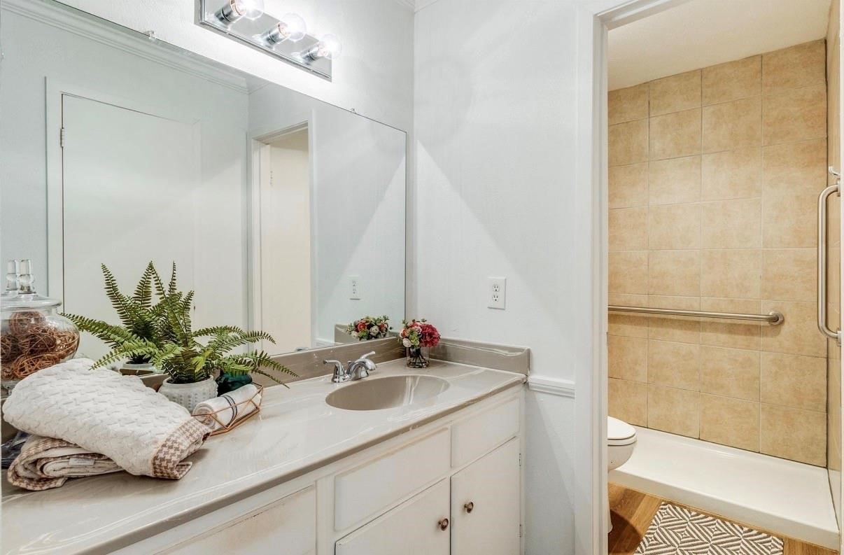 13853 Leinsper Green Street Dallas TX 75240