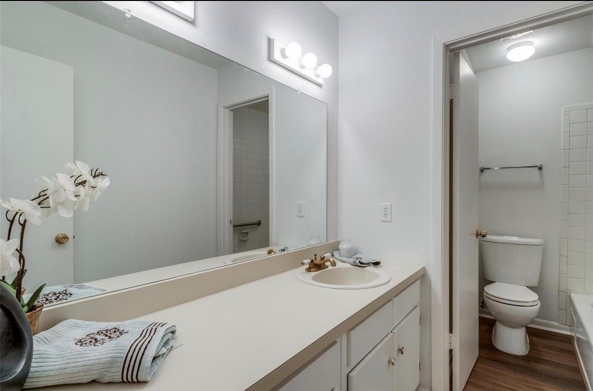 13853 Leinsper Green Street Dallas TX 75240