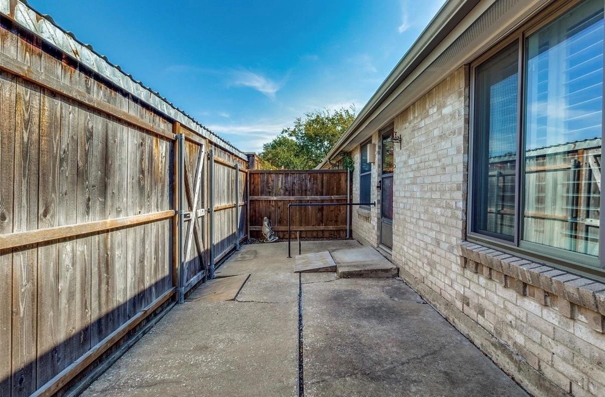 13853 Leinsper Green Street Dallas TX 75240