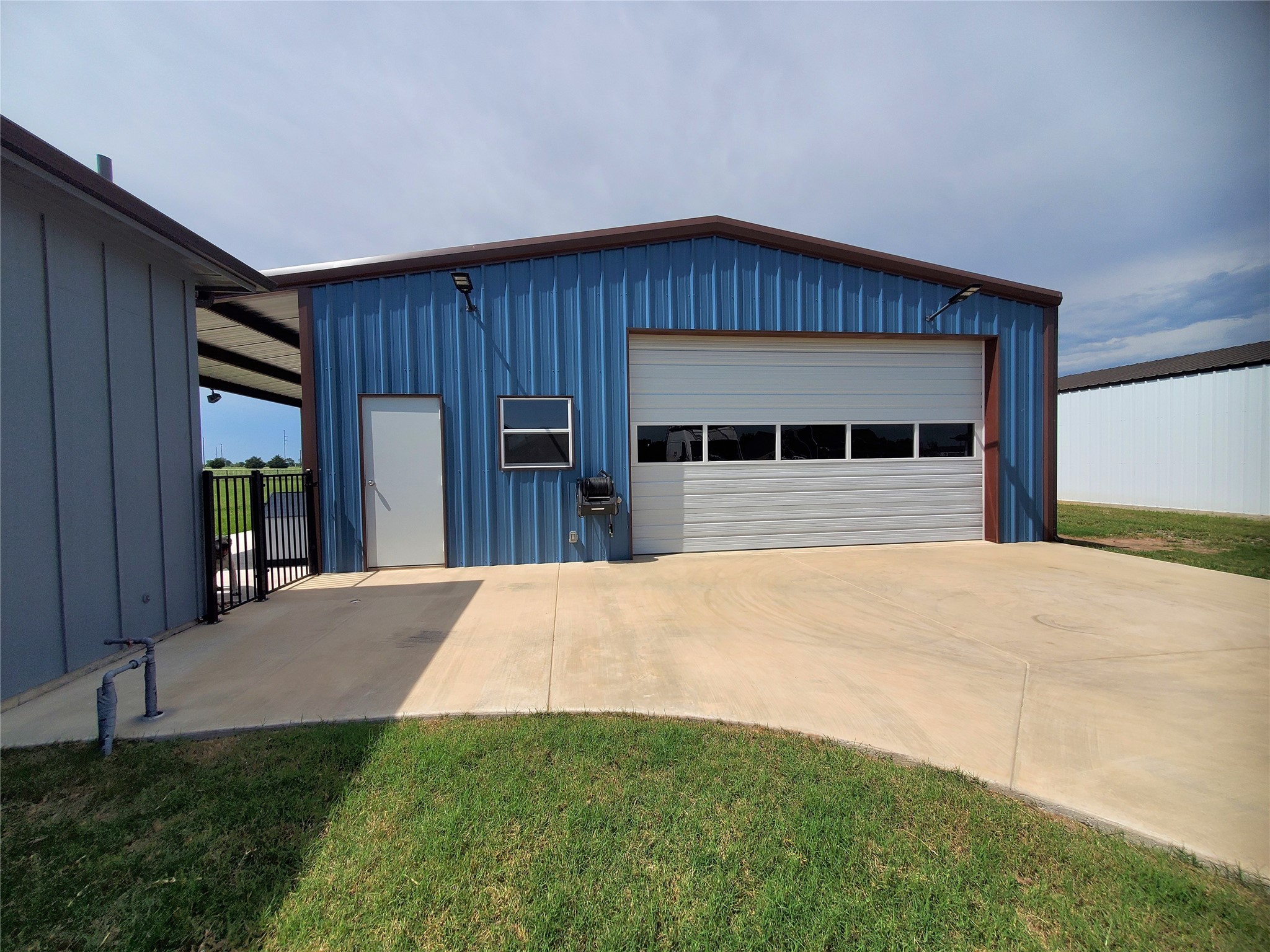 291 County Road 4833 Leonard TX 75452