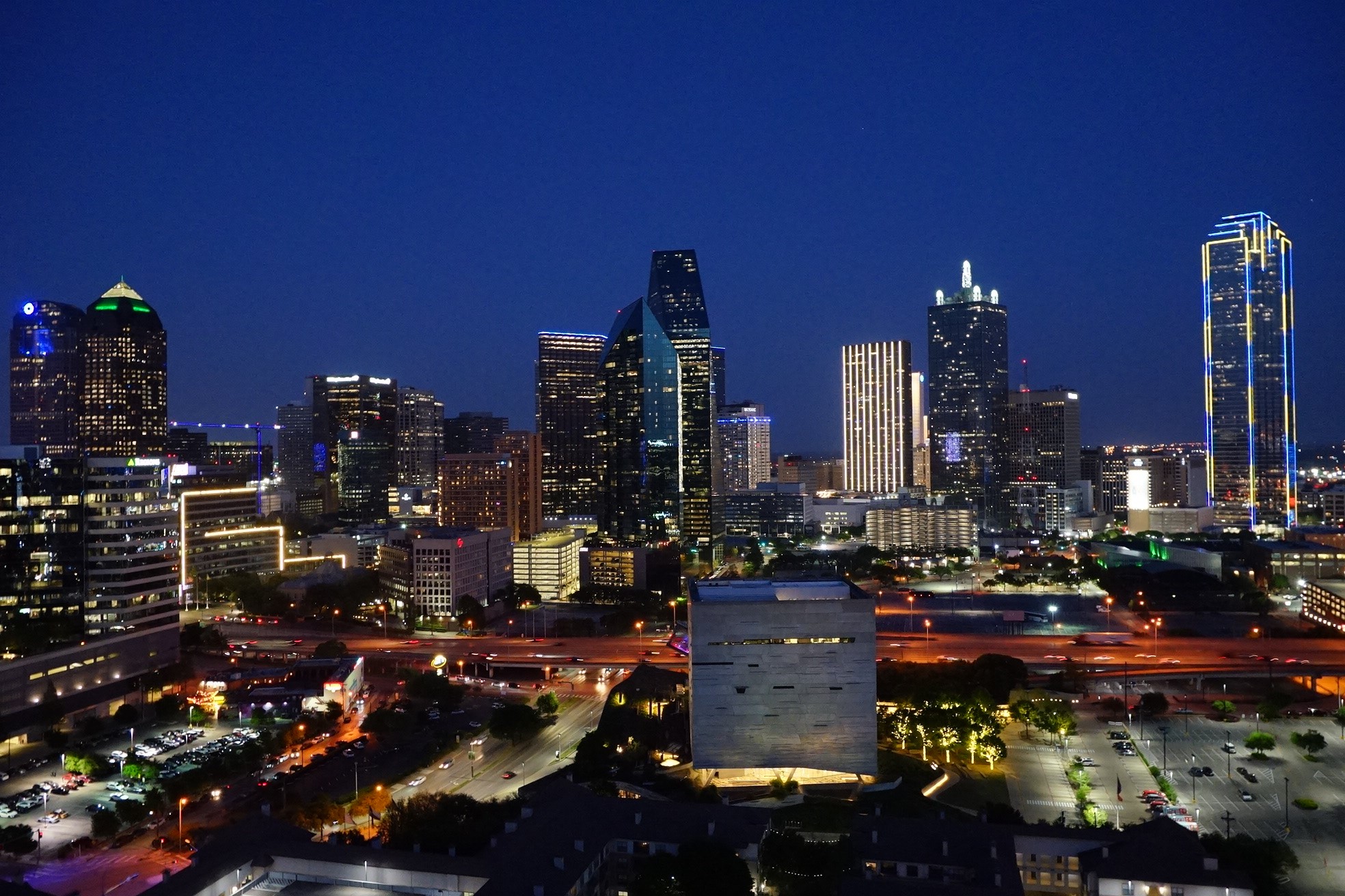 2408 Victory Park Lane Dallas TX 75219