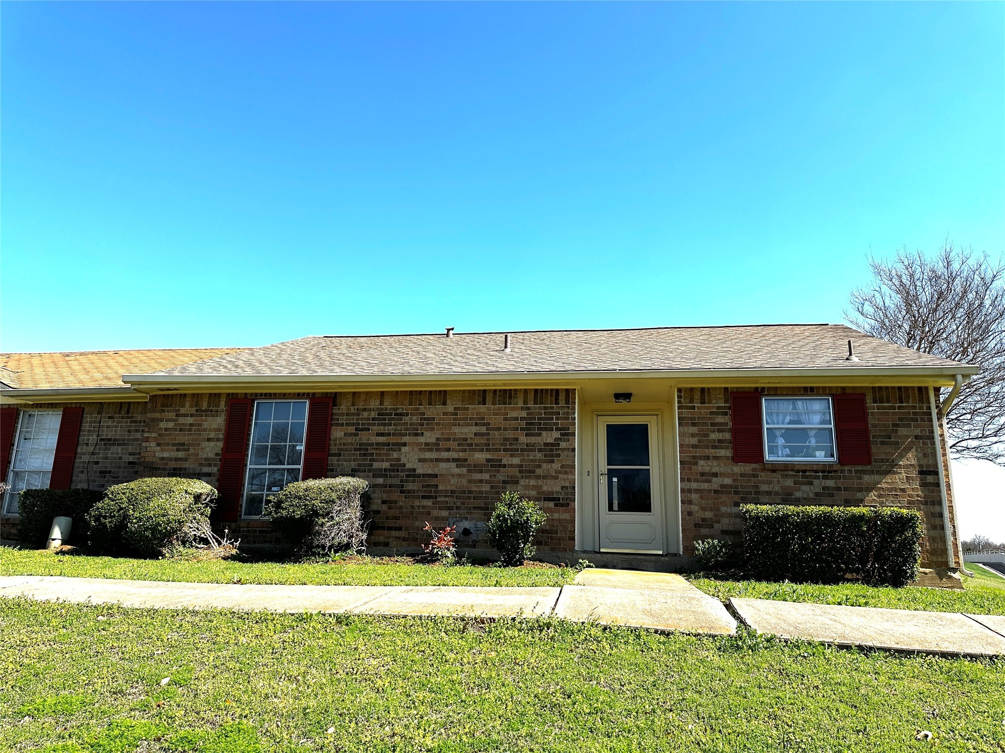 1 E Mountain Lane Grand Prairie TX 75052