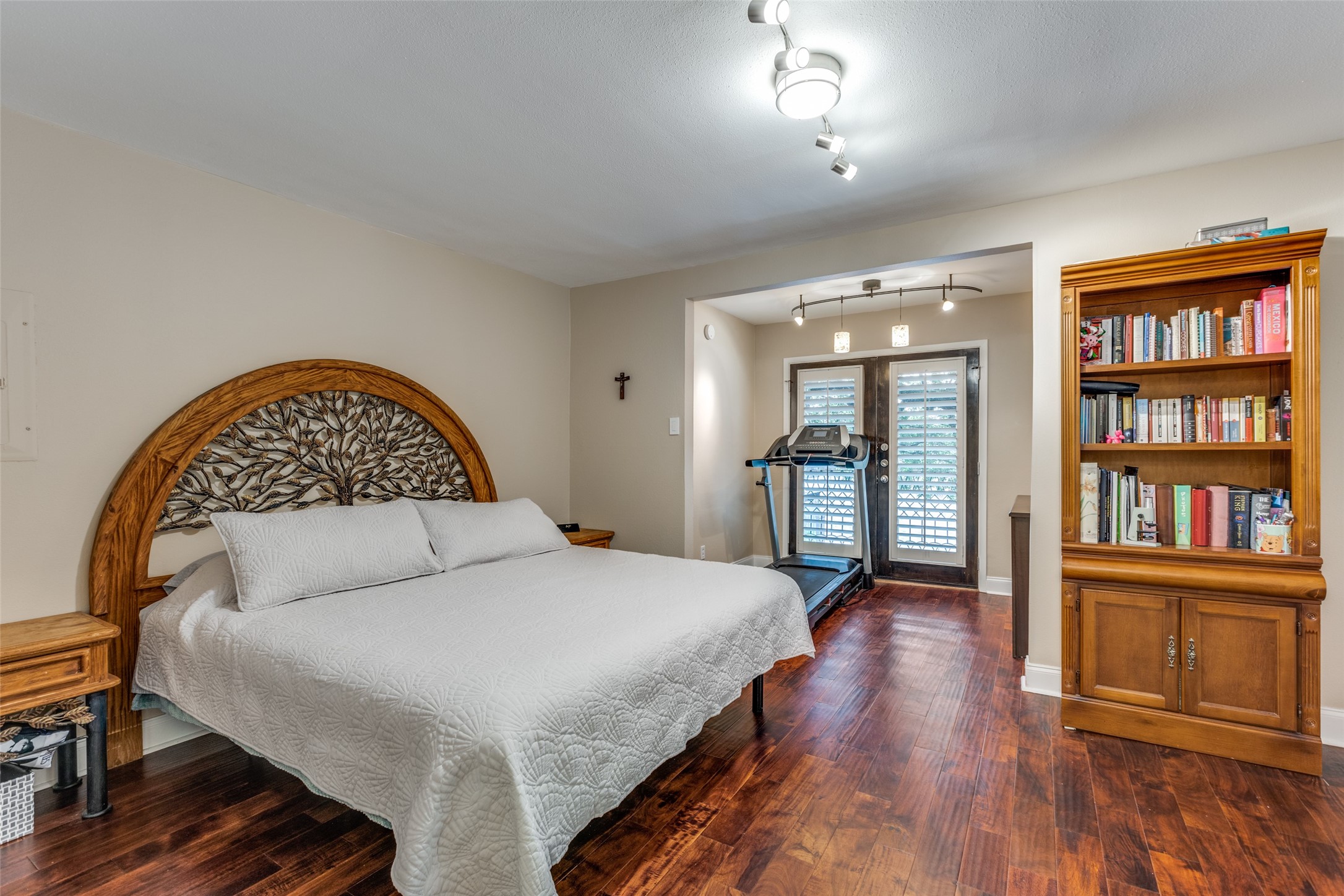 10201 Regal Oaks Drive Dallas TX 75230