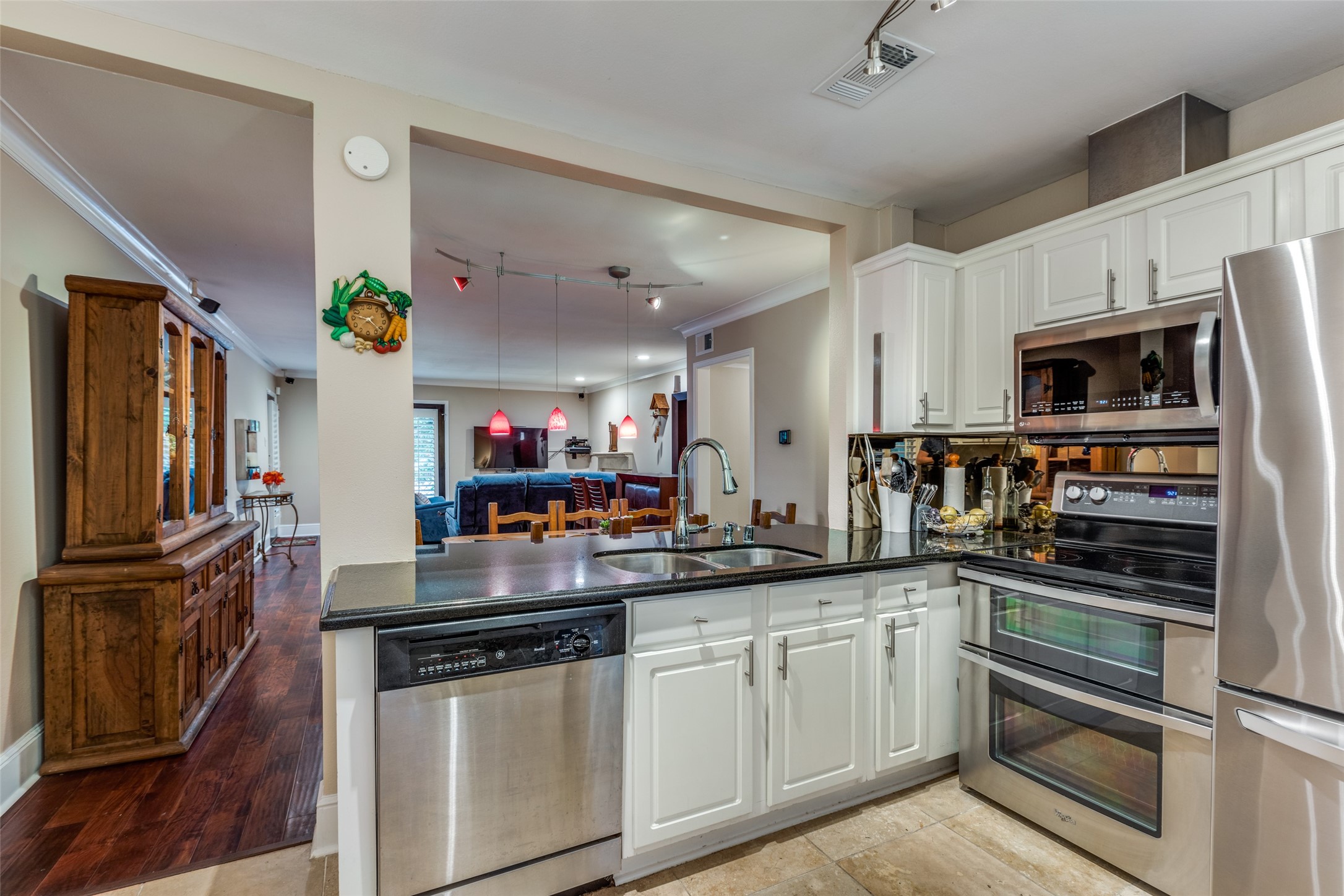 10201 Regal Oaks Drive Dallas TX 75230