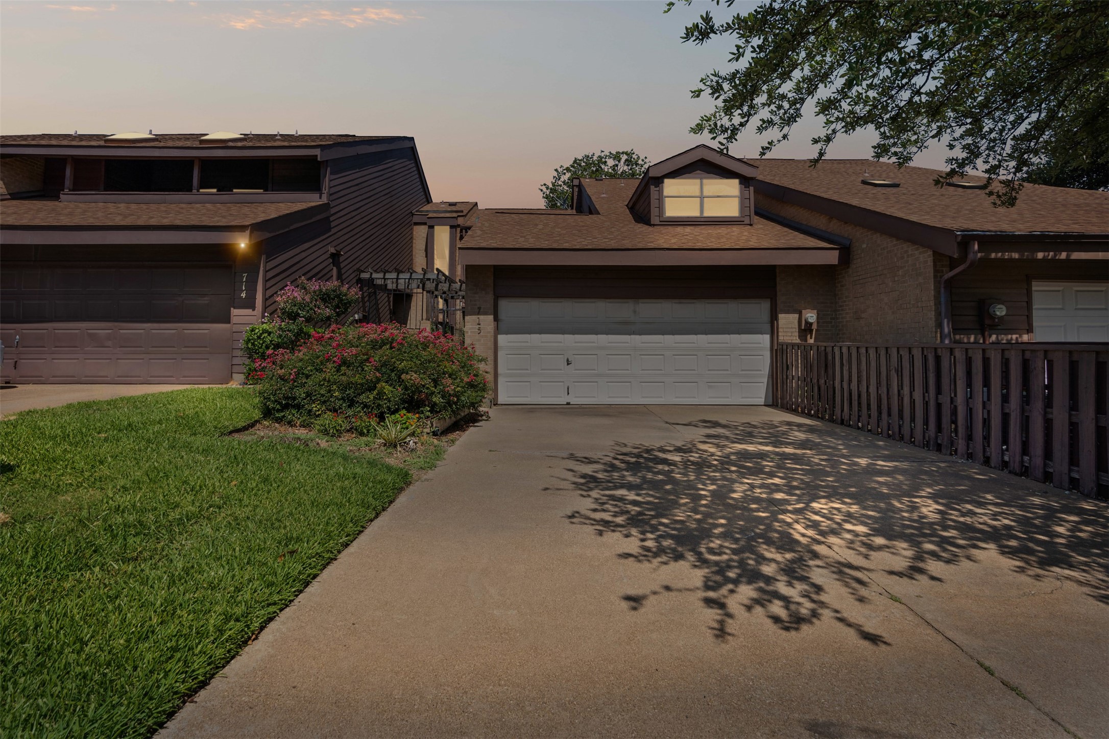 715 Oakwood Trail Fort Worth TX 76112