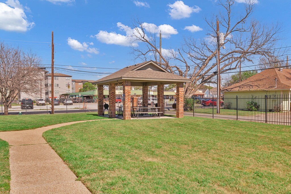 1701 S 12th Street Waco TX 76706