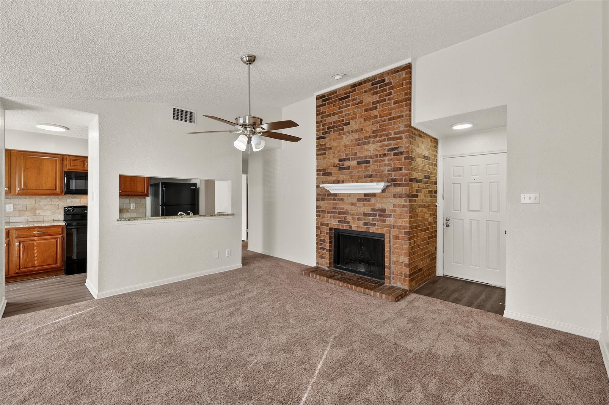 1212 Horizon Trail Arlington TX 76011