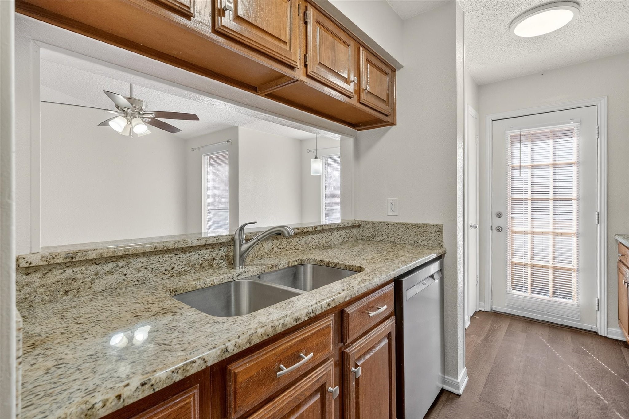1212 Horizon Trail Arlington TX 76011