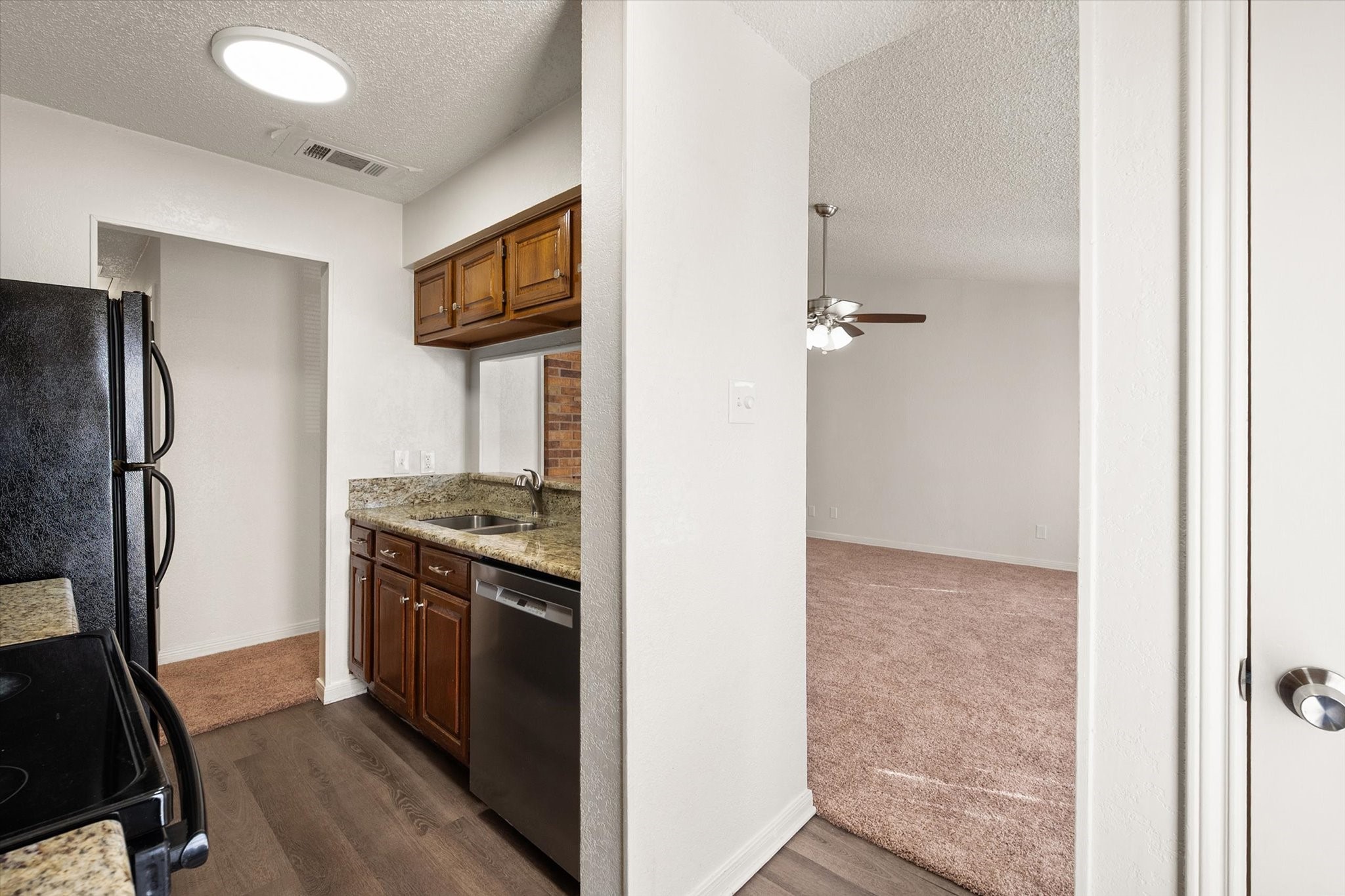 1212 Horizon Trail Arlington TX 76011