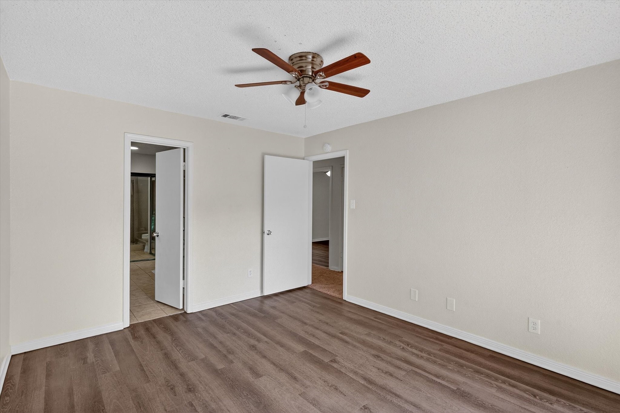 1212 Horizon Trail Arlington TX 76011