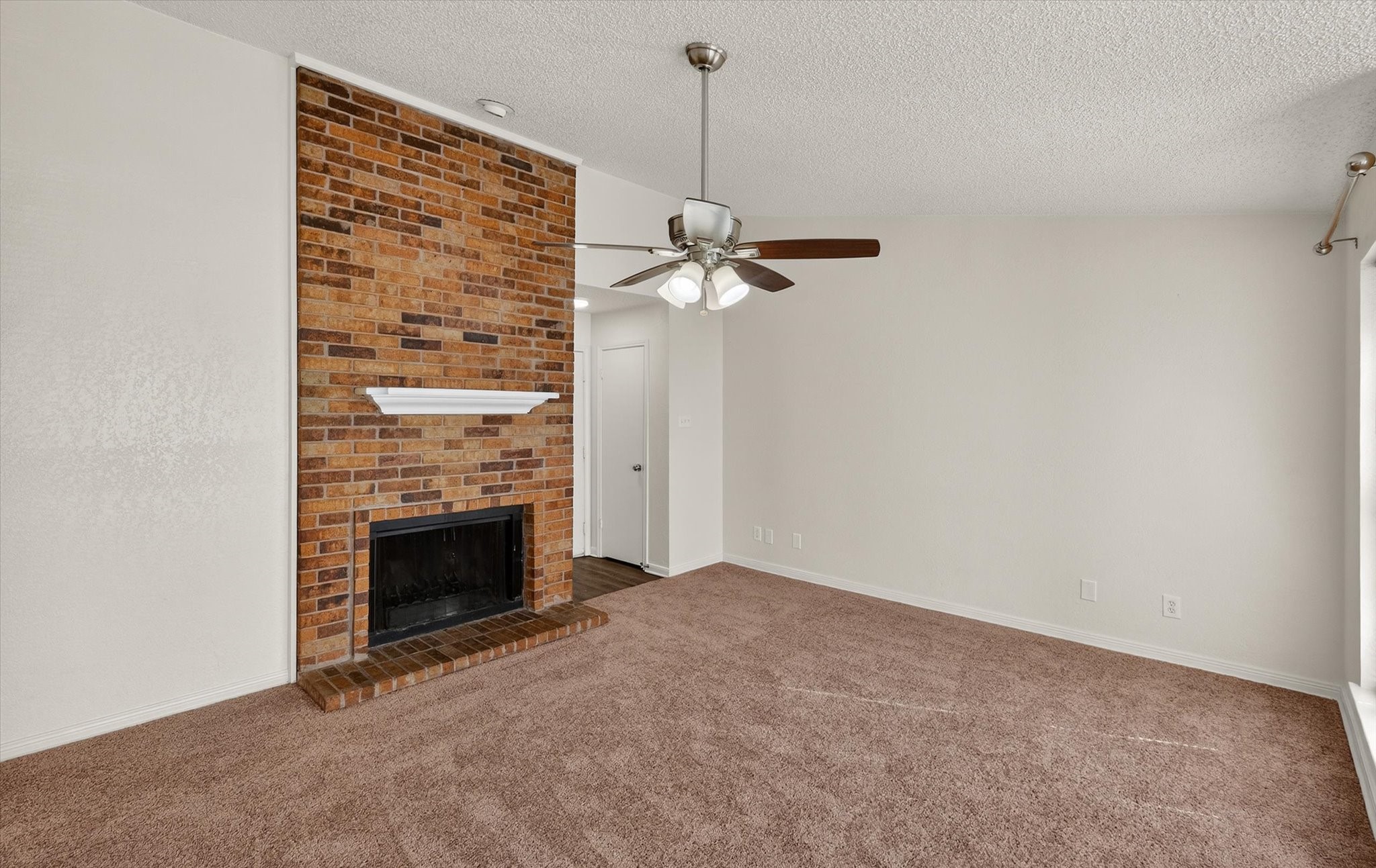 1212 Horizon Trail Arlington TX 76011