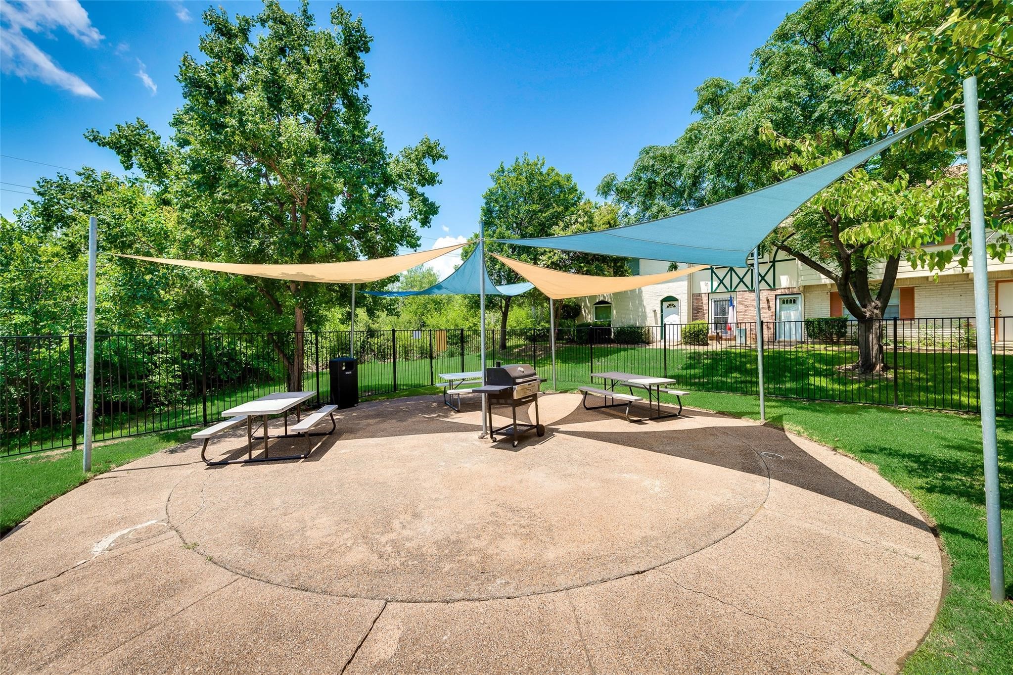 5 E Townhouse Lane Grand Prairie TX 75052