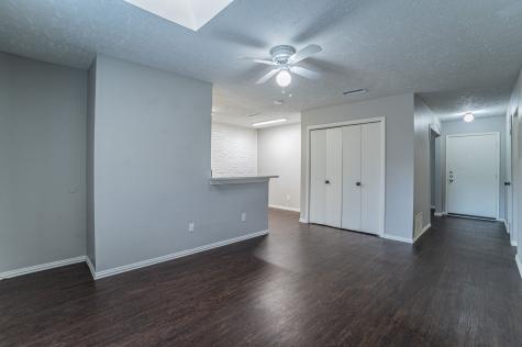 5 E Townhouse Lane Grand Prairie TX 75052