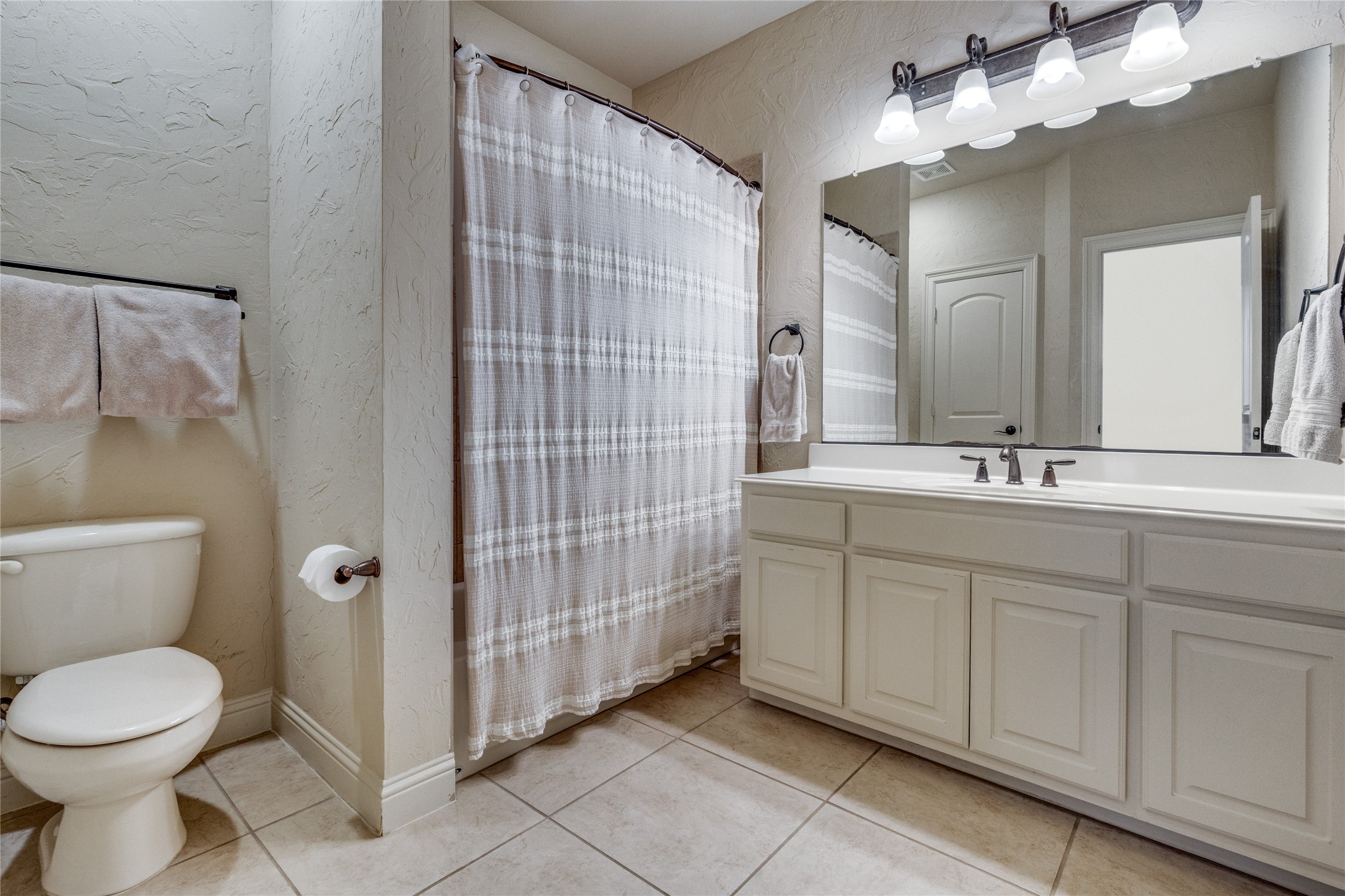 4045 Winsor Drive Farmers Branch TX 75244