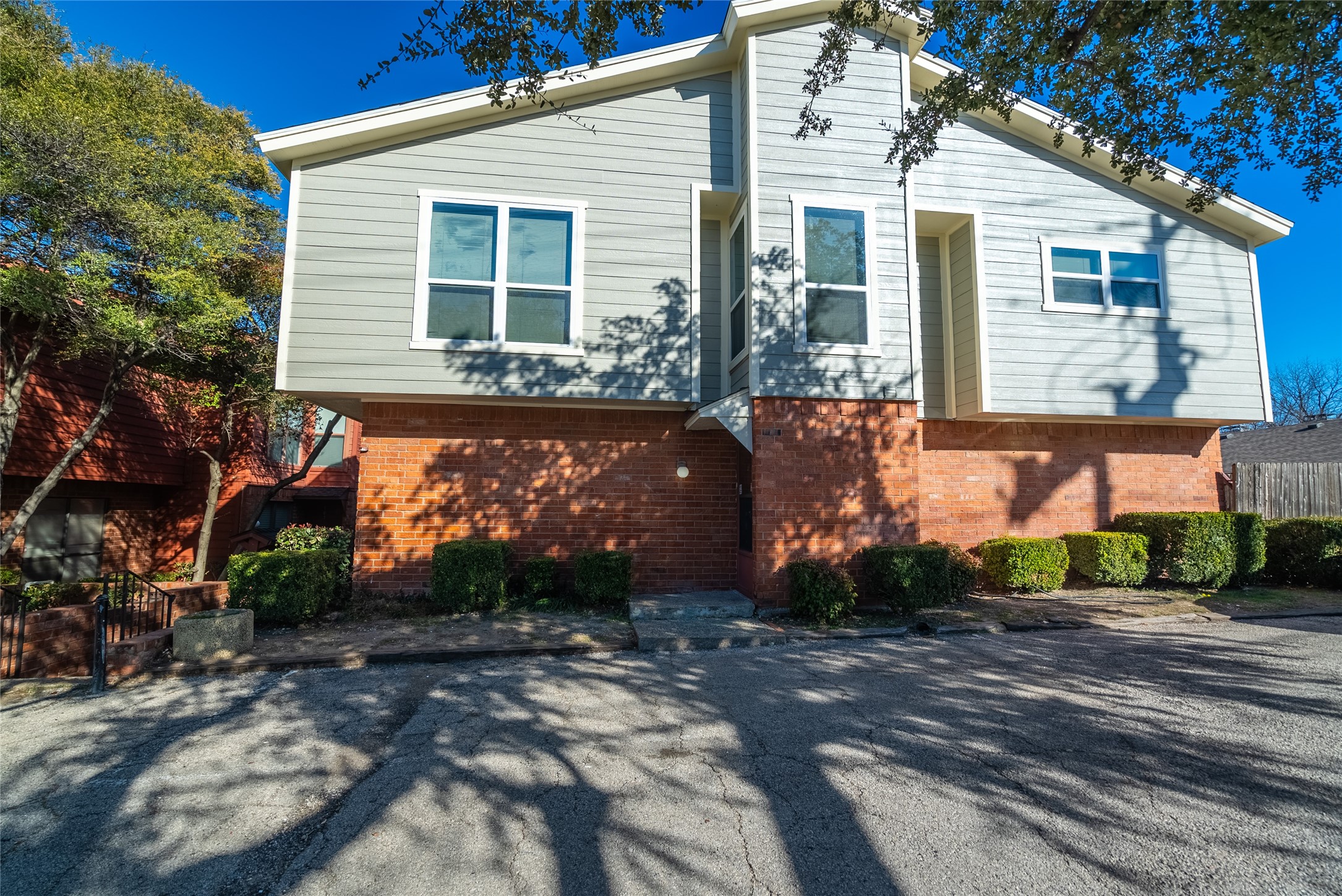 6738 Eastridge Drive Dallas TX 75231