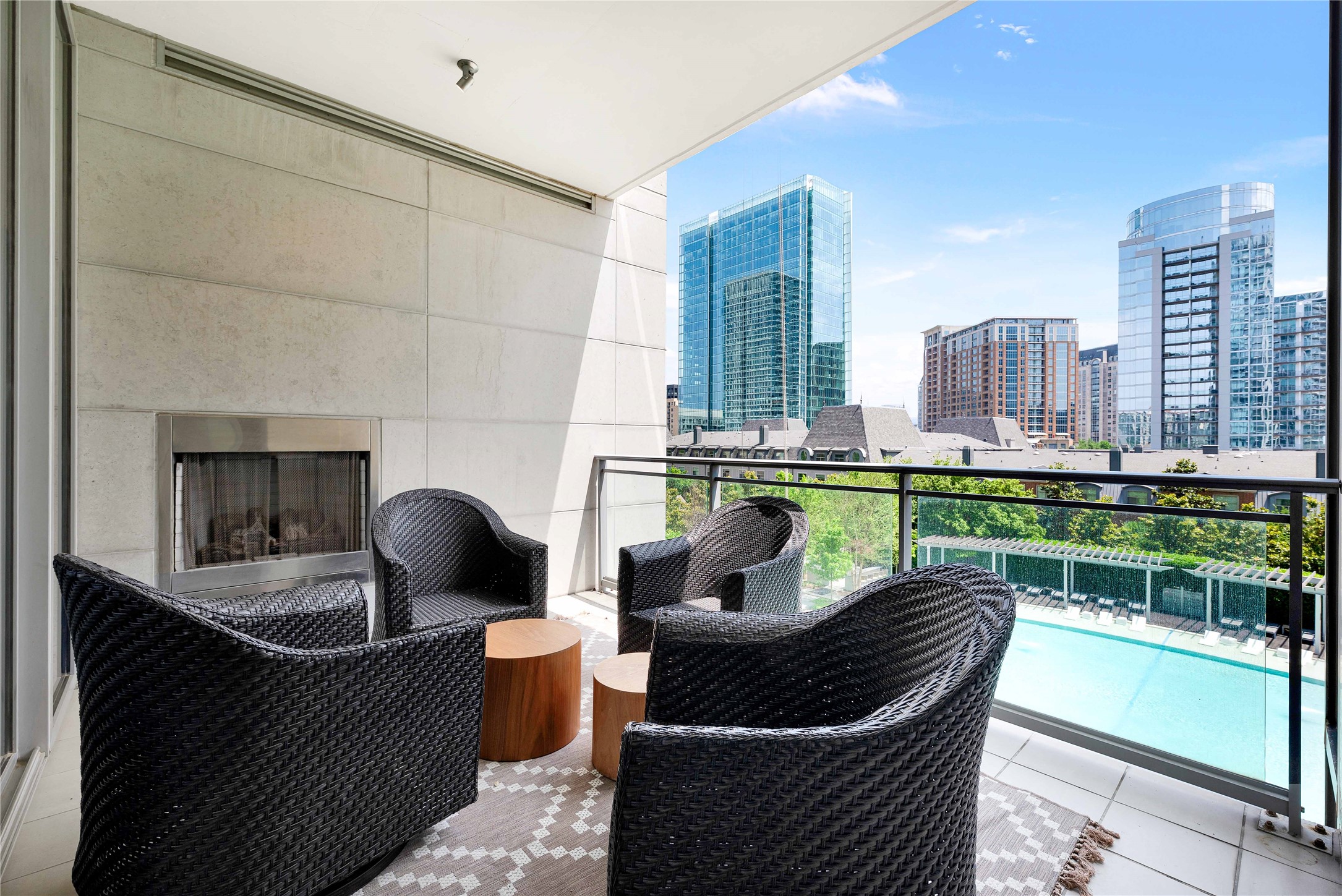 2900 Mckinnon Street Dallas TX 75201