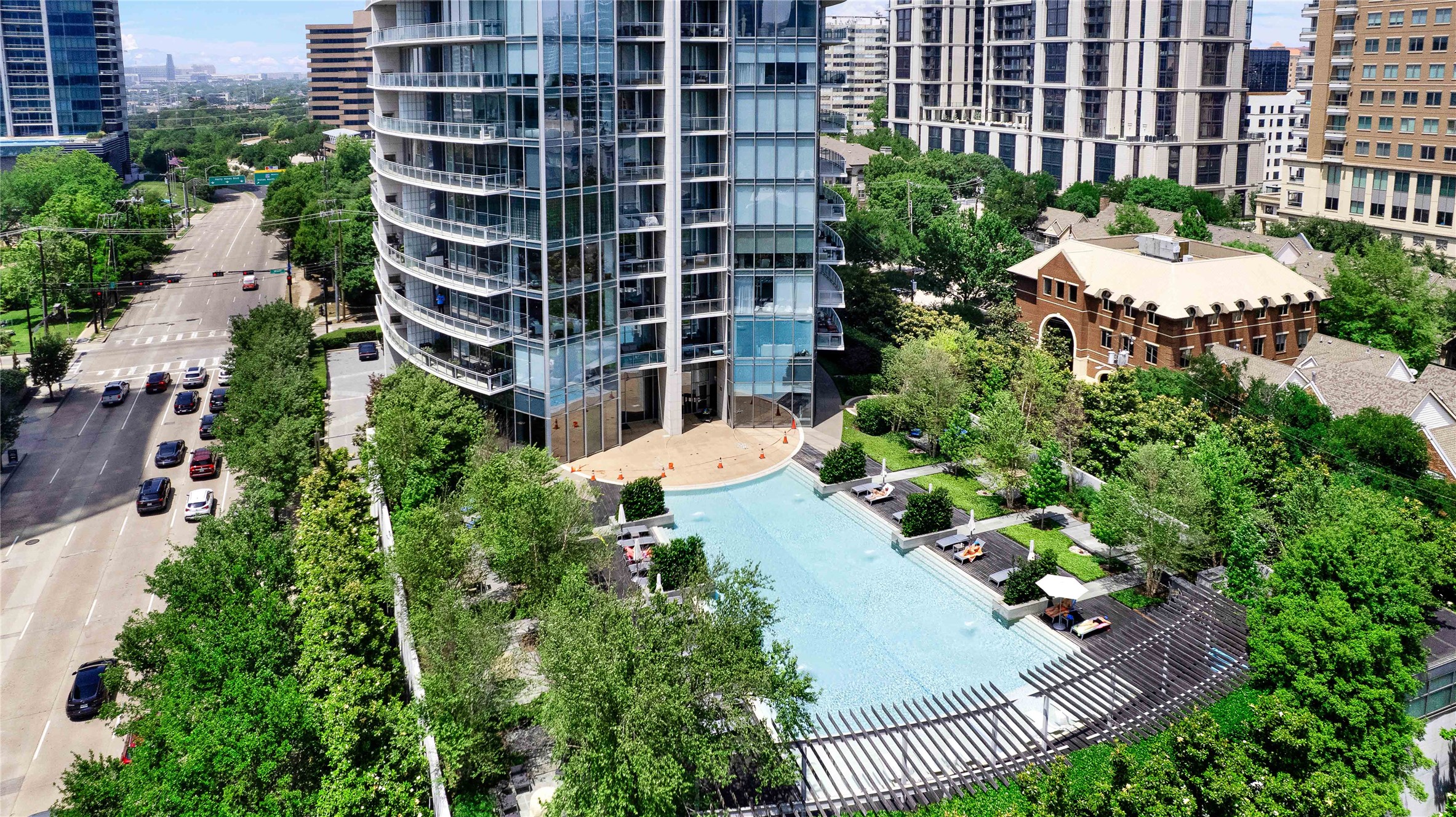 2900 Mckinnon Street Dallas TX 75201