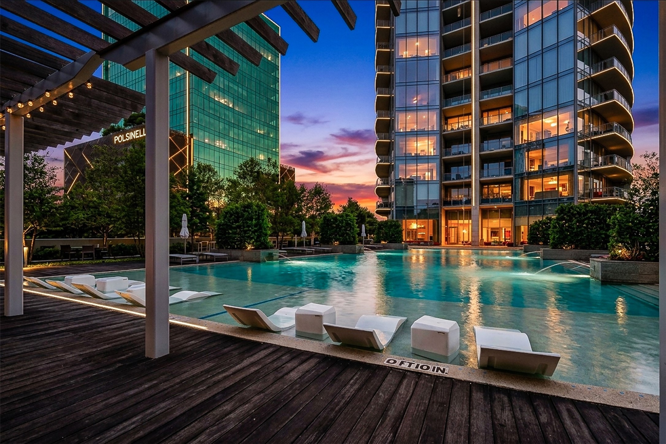 2900 Mckinnon Street Dallas TX 75201