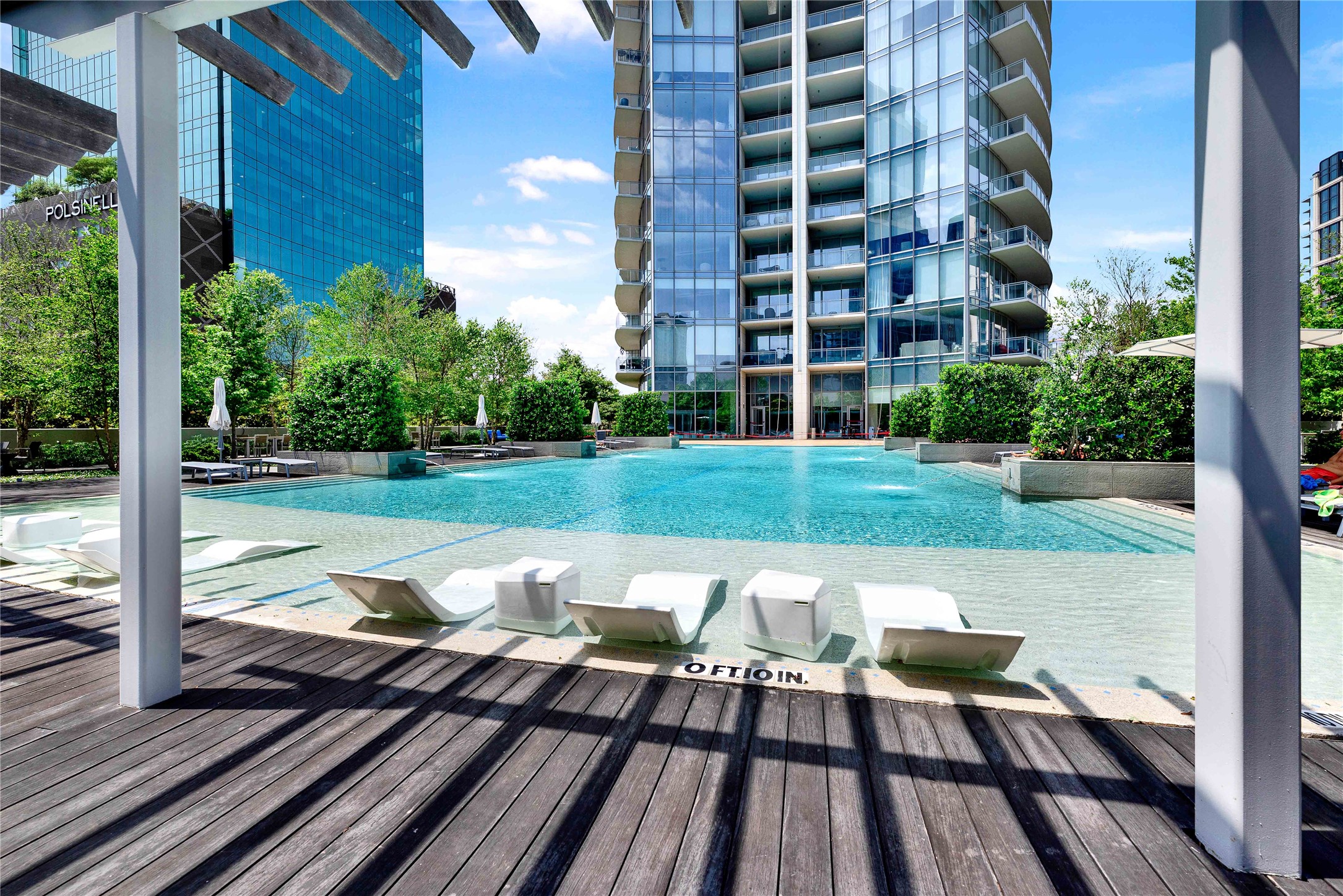 2900 Mckinnon Street Dallas TX 75201