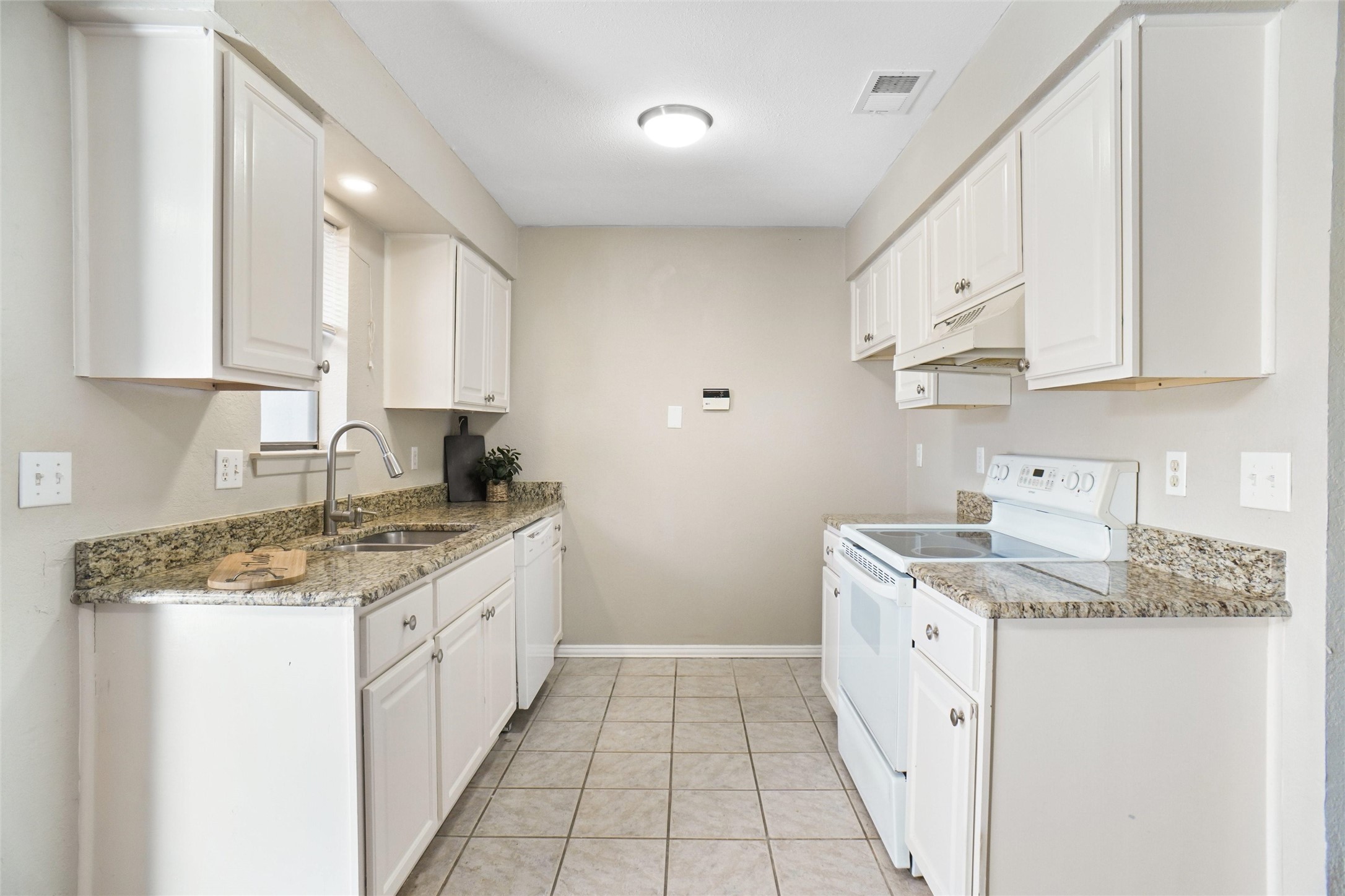 604 Timberline Drive Hurst TX 76053