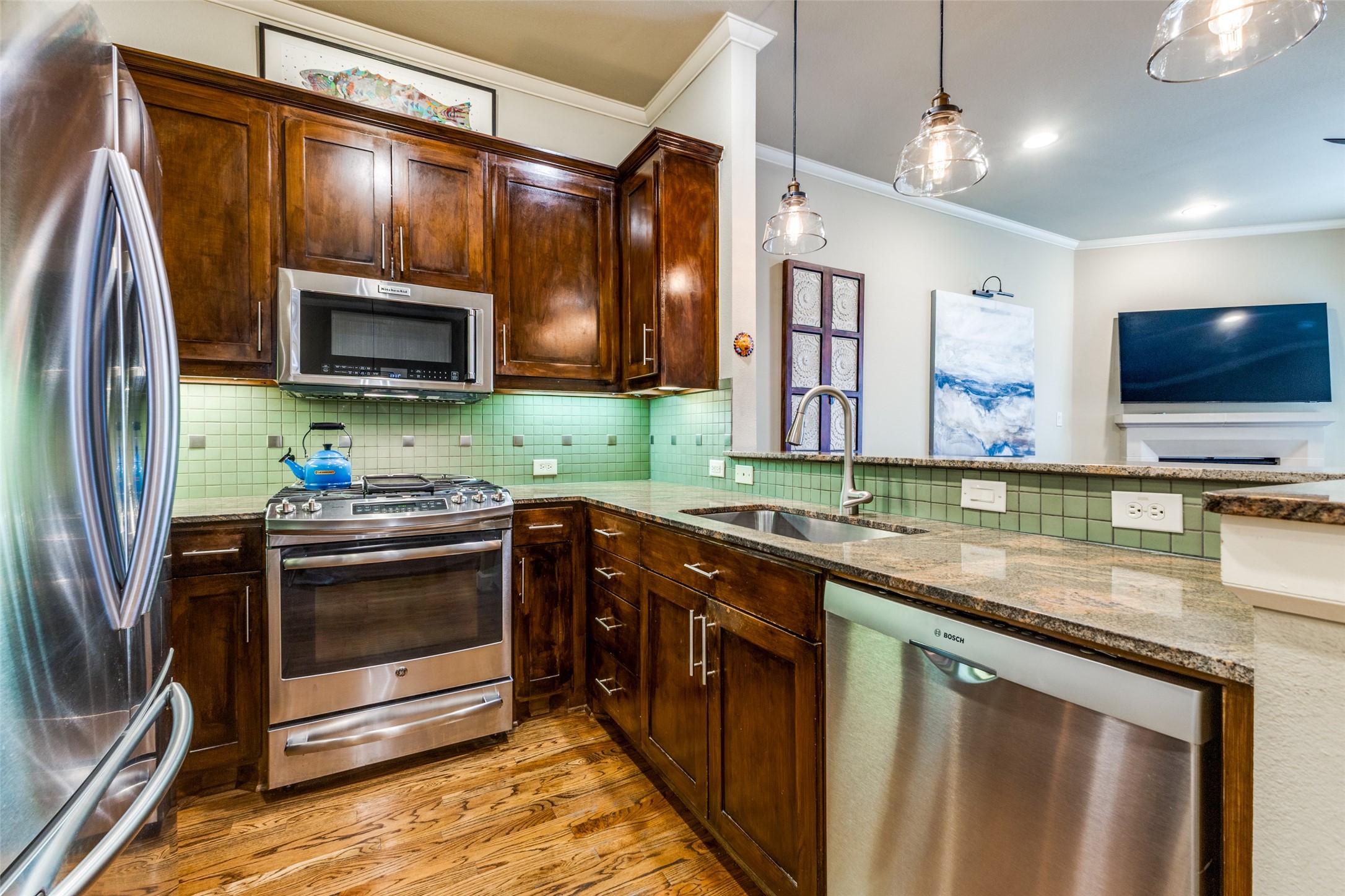7333 Valley View Lane Dallas TX 75240
