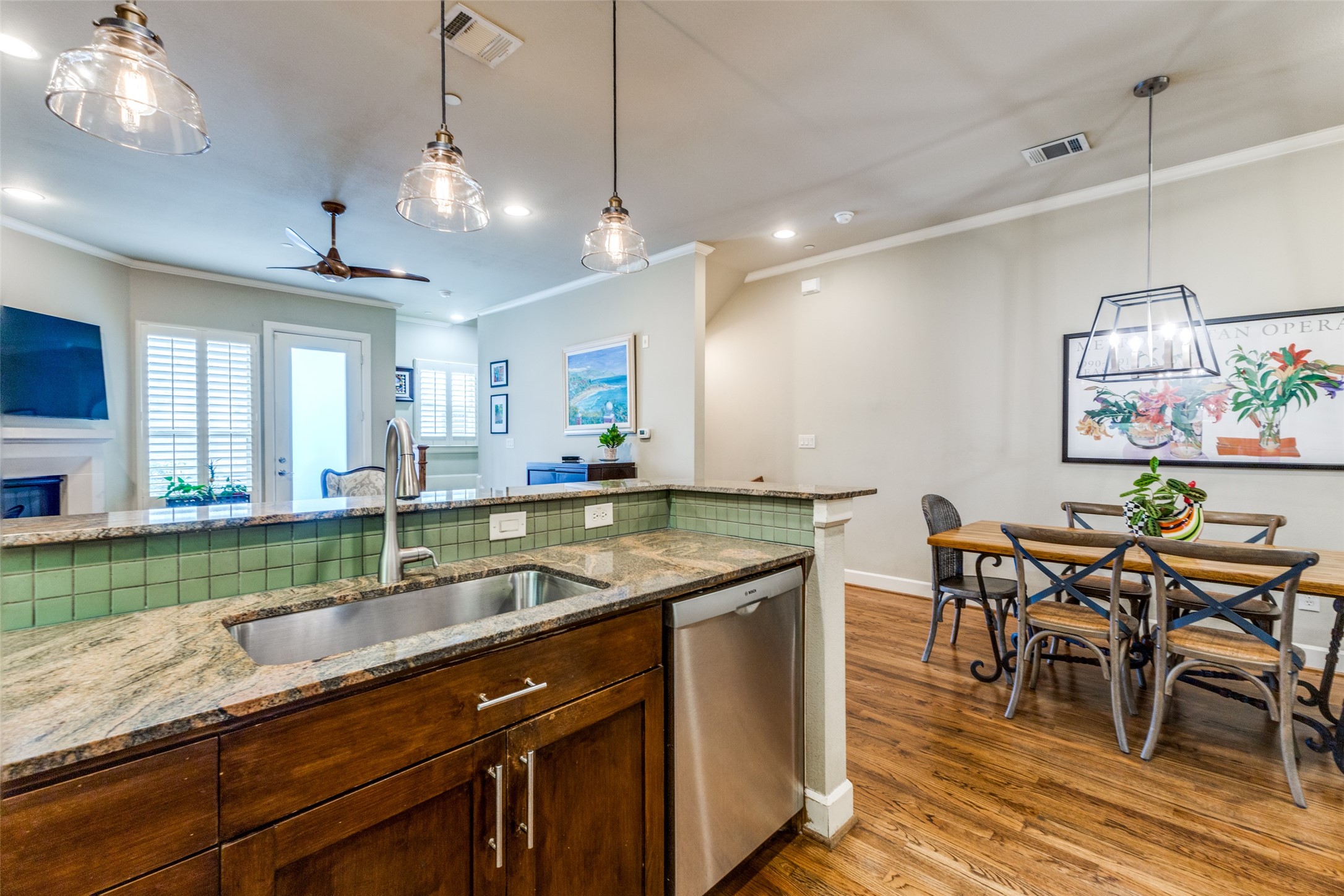 7333 Valley View Lane Dallas TX 75240