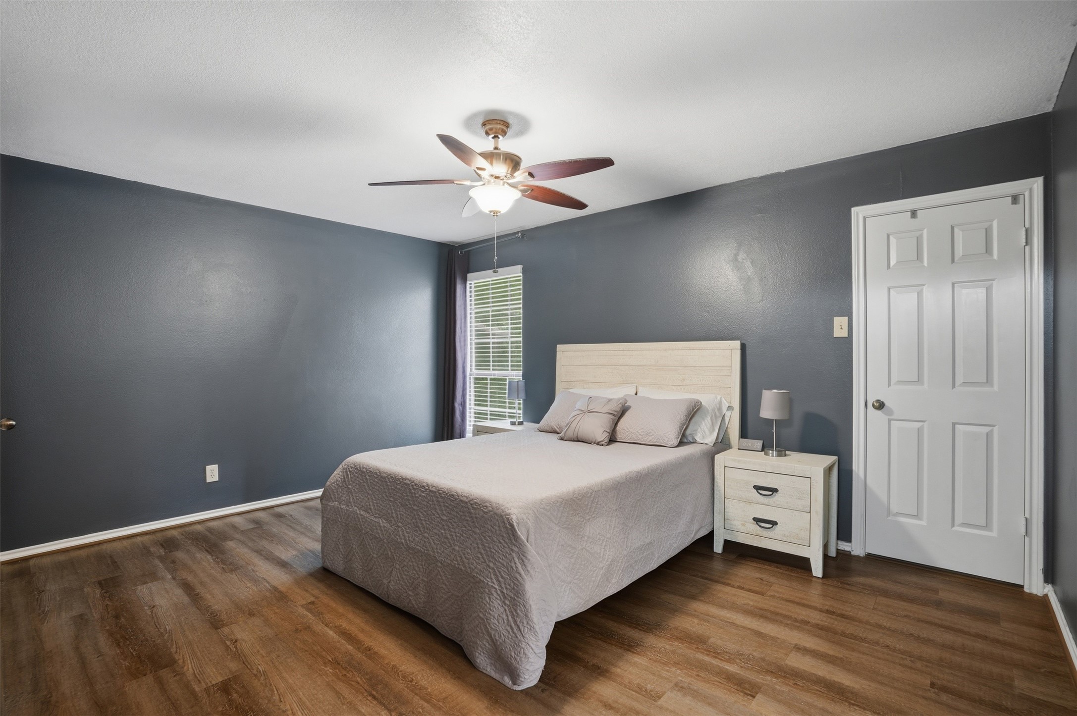 16301 Ledgemont Lane Addison TX 75001