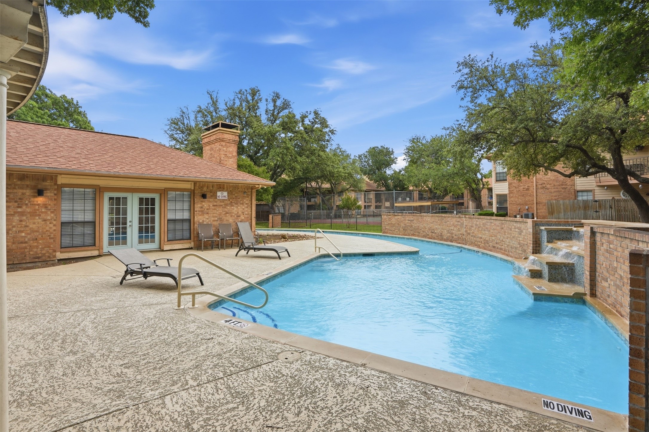 16301 Ledgemont Lane Addison TX 75001