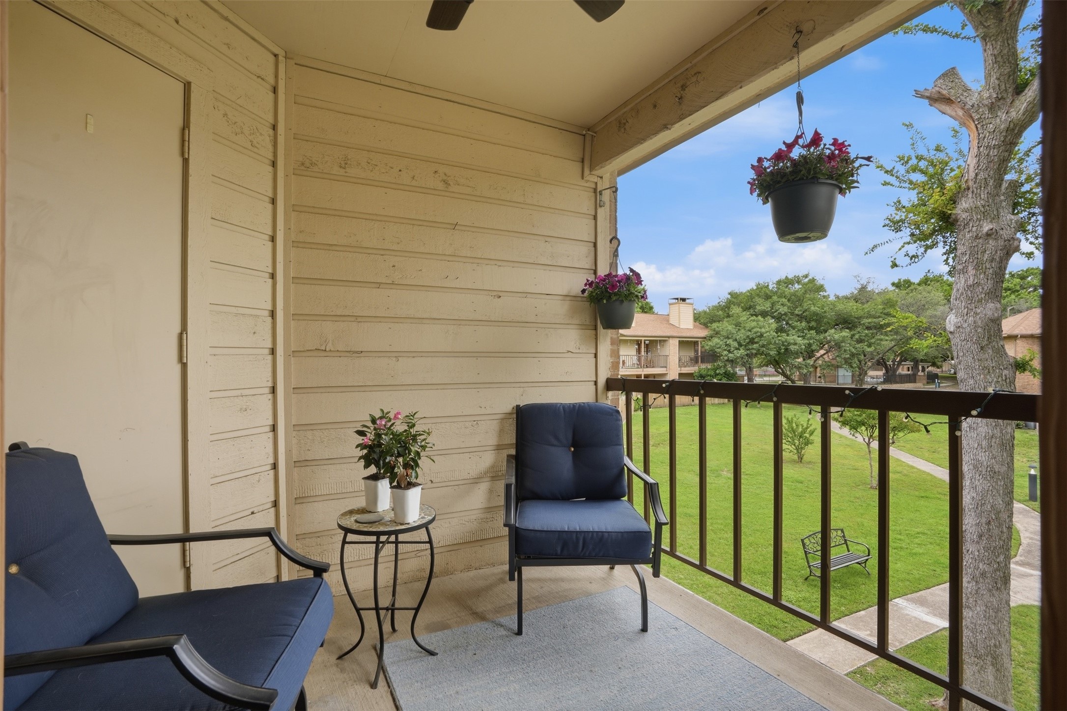 16301 Ledgemont Lane Addison TX 75001