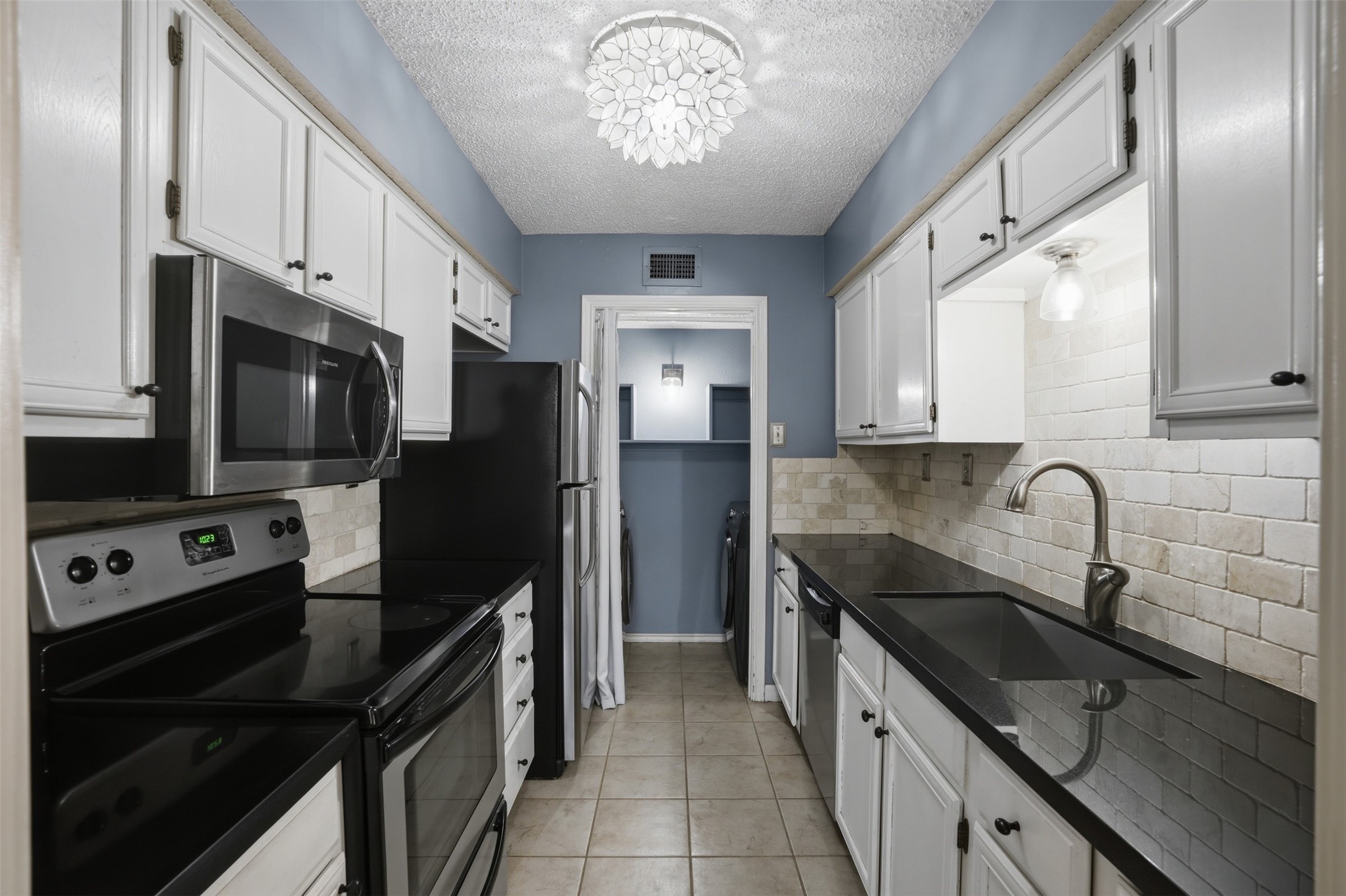 16301 Ledgemont Lane Addison TX 75001