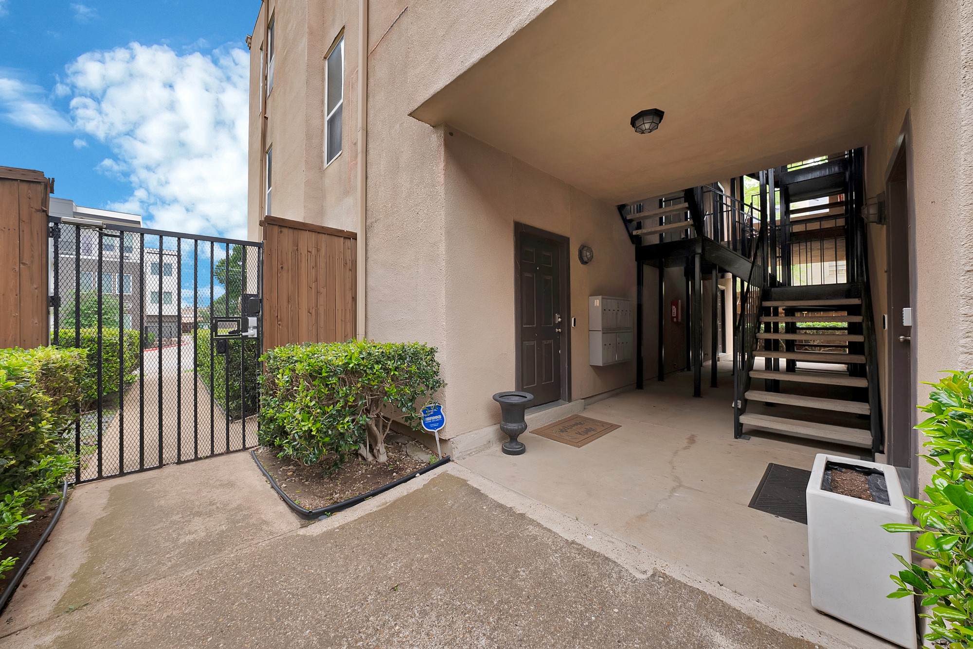 3918 N Hall Street Dallas TX 75219