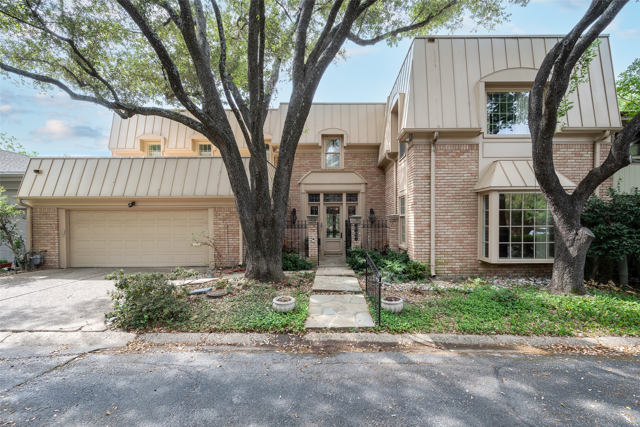 5826 Farquhar Lane Dallas TX 75209