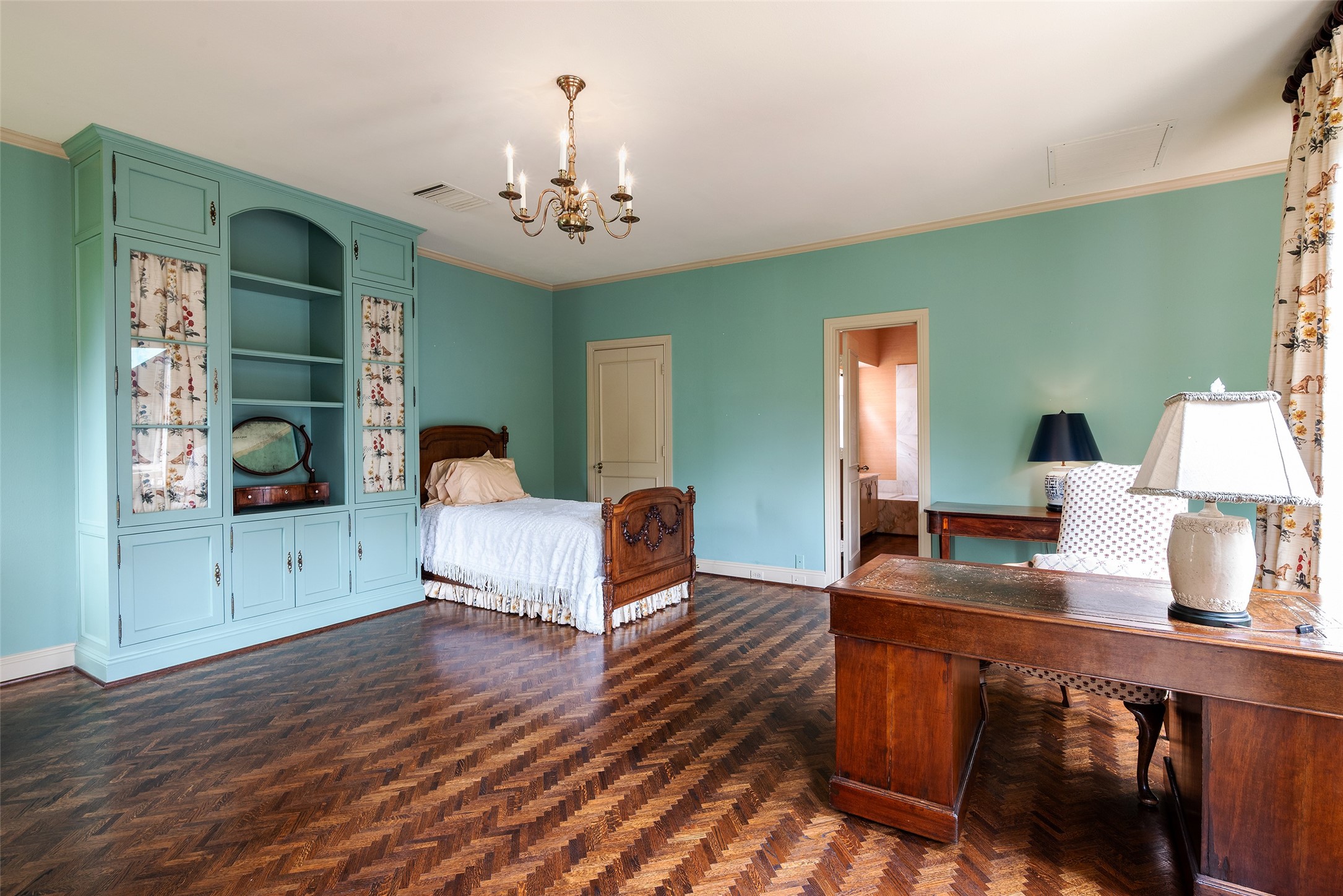 5826 Farquhar Lane Dallas TX 75209
