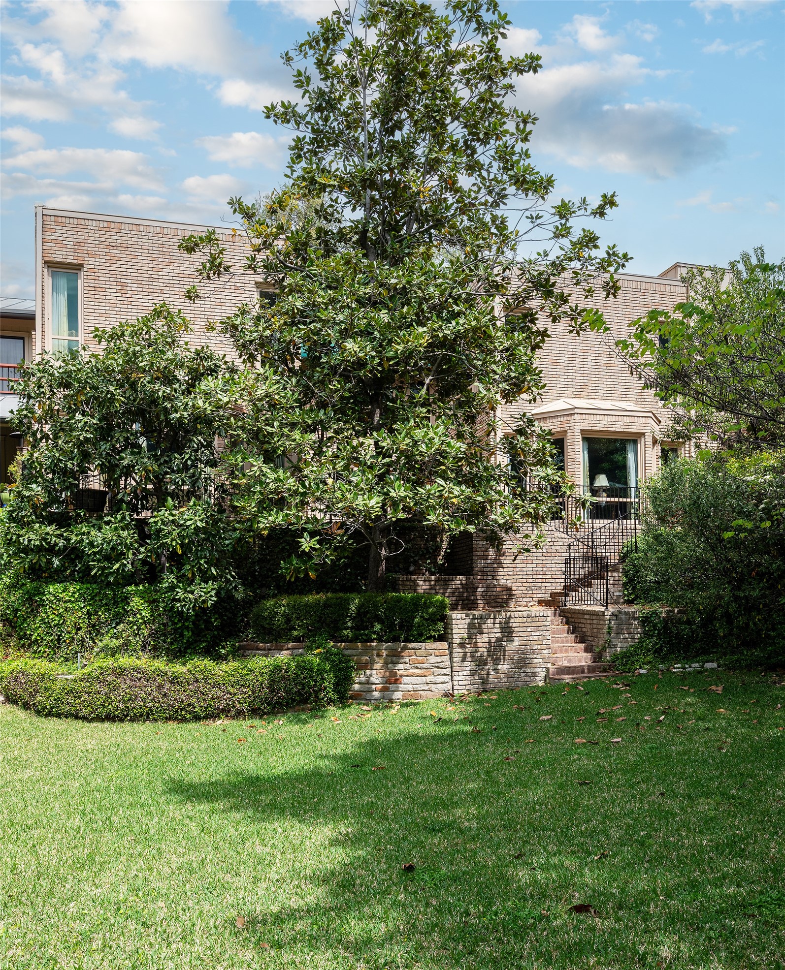 5826 Farquhar Lane Dallas TX 75209