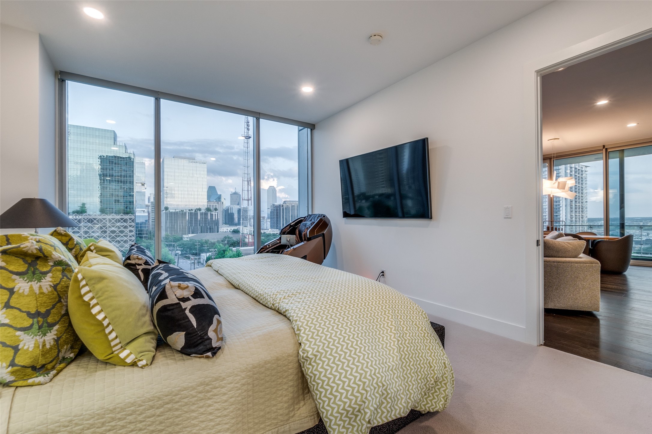 3130 N Harwood Street Dallas TX 75201