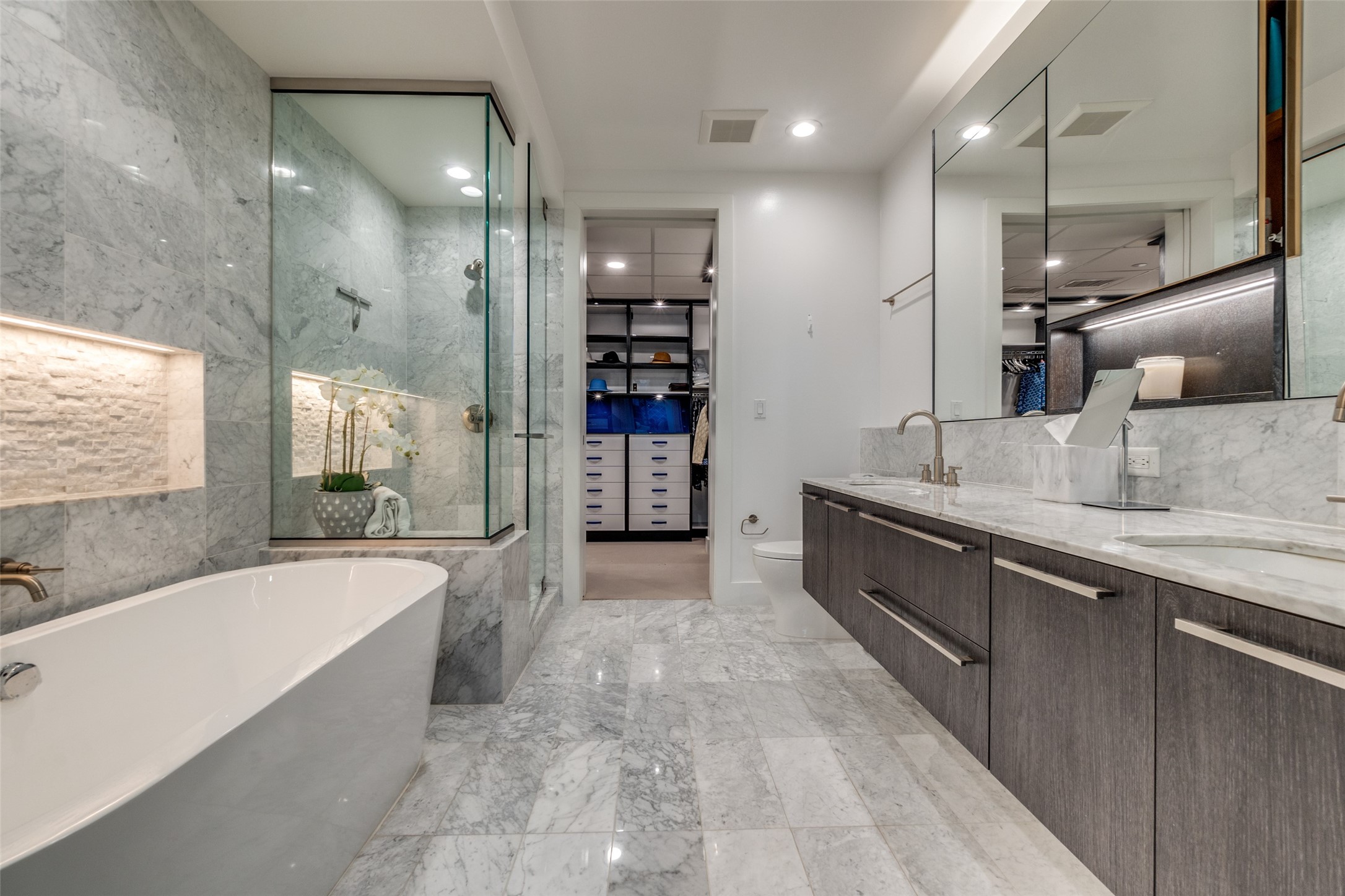 3130 N Harwood Street Dallas TX 75201