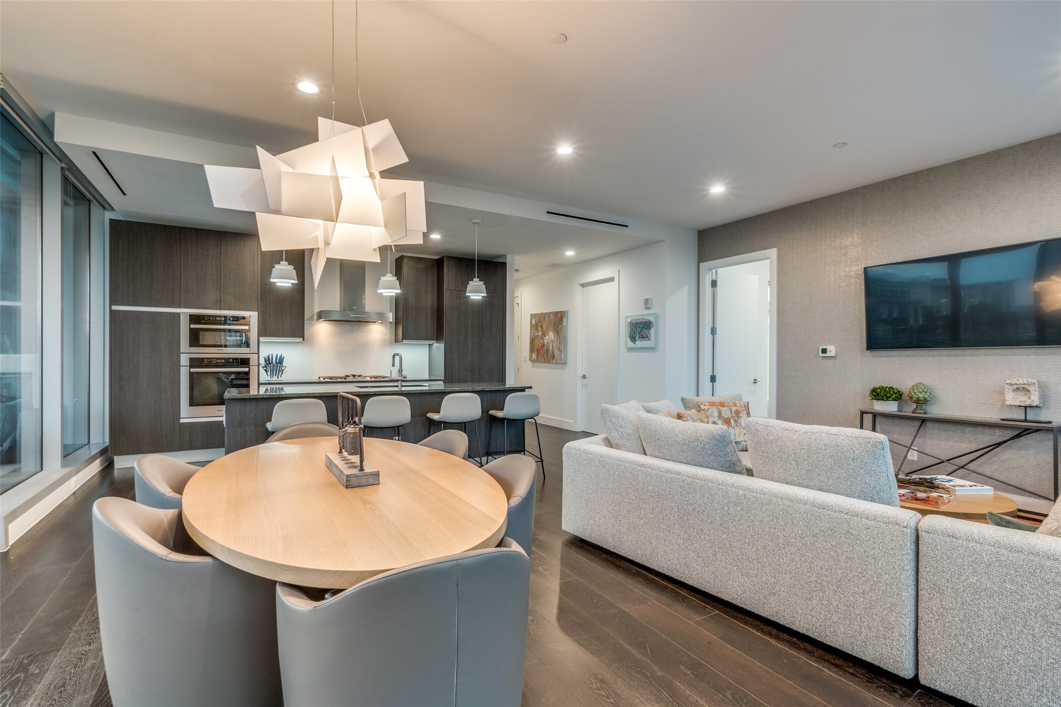 3130 N Harwood Street Dallas TX 75201