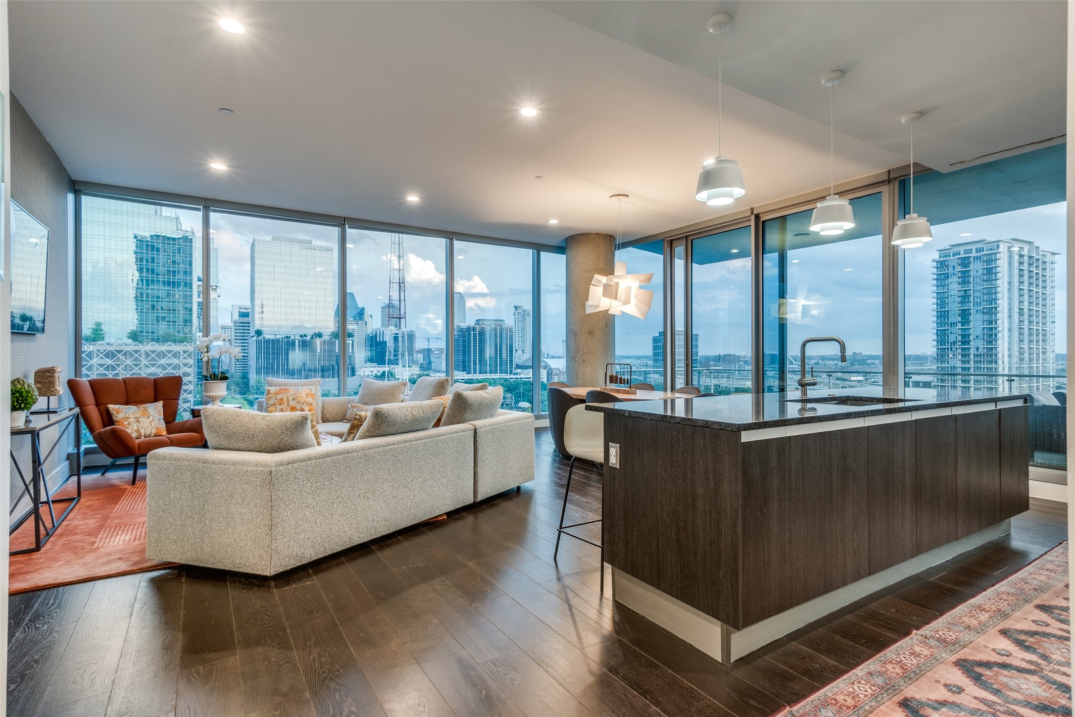 3130 N Harwood Street Dallas TX 75201