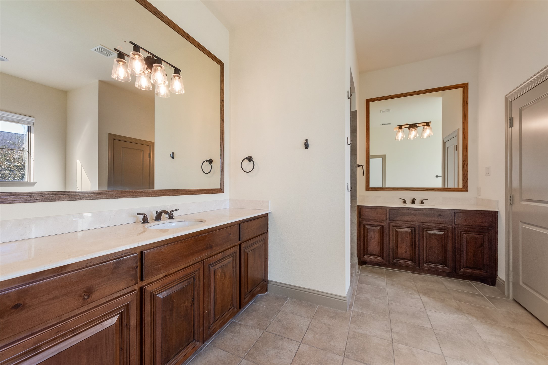 10543 Steinbeck Lane Irving TX 75063