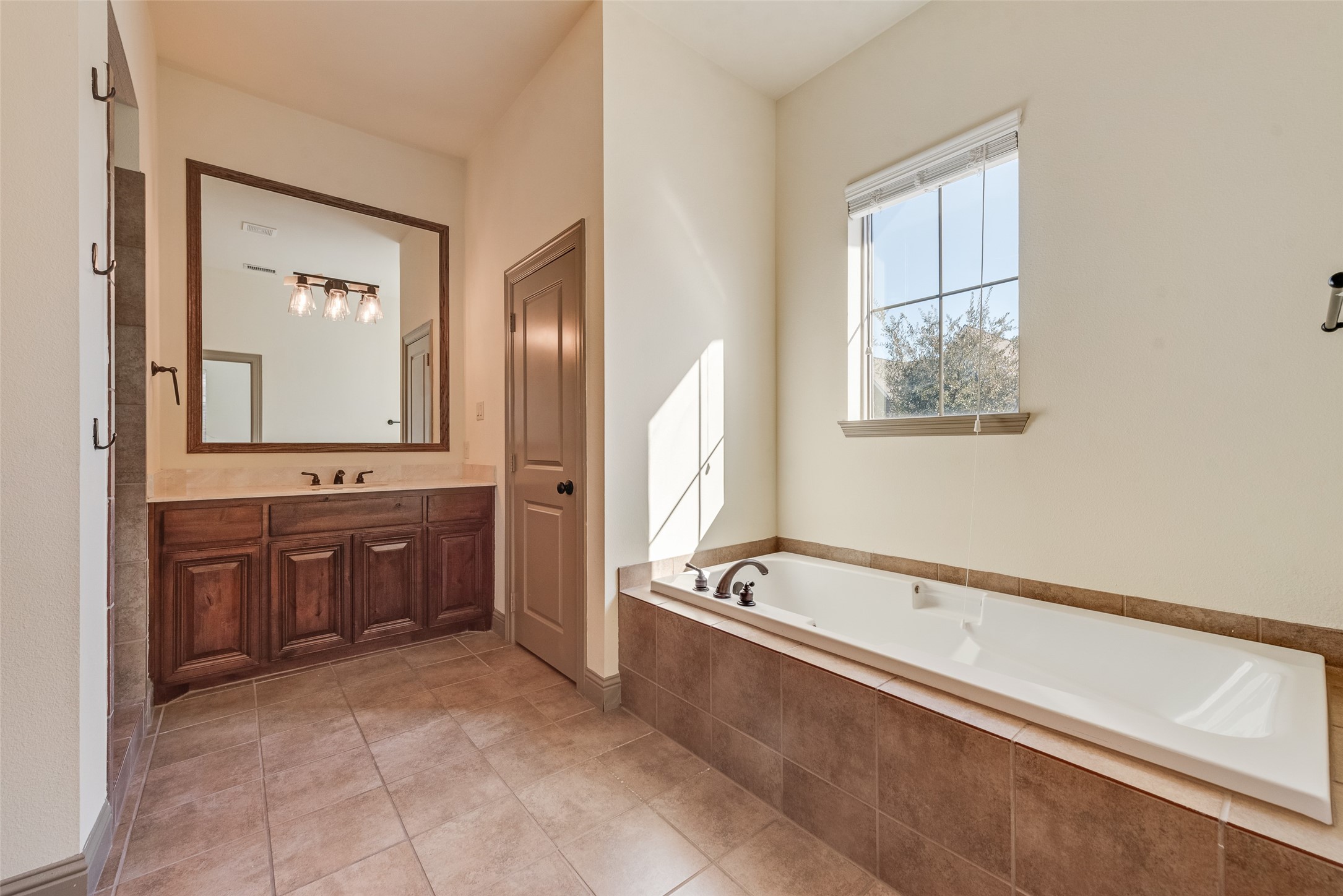 10543 Steinbeck Lane Irving TX 75063
