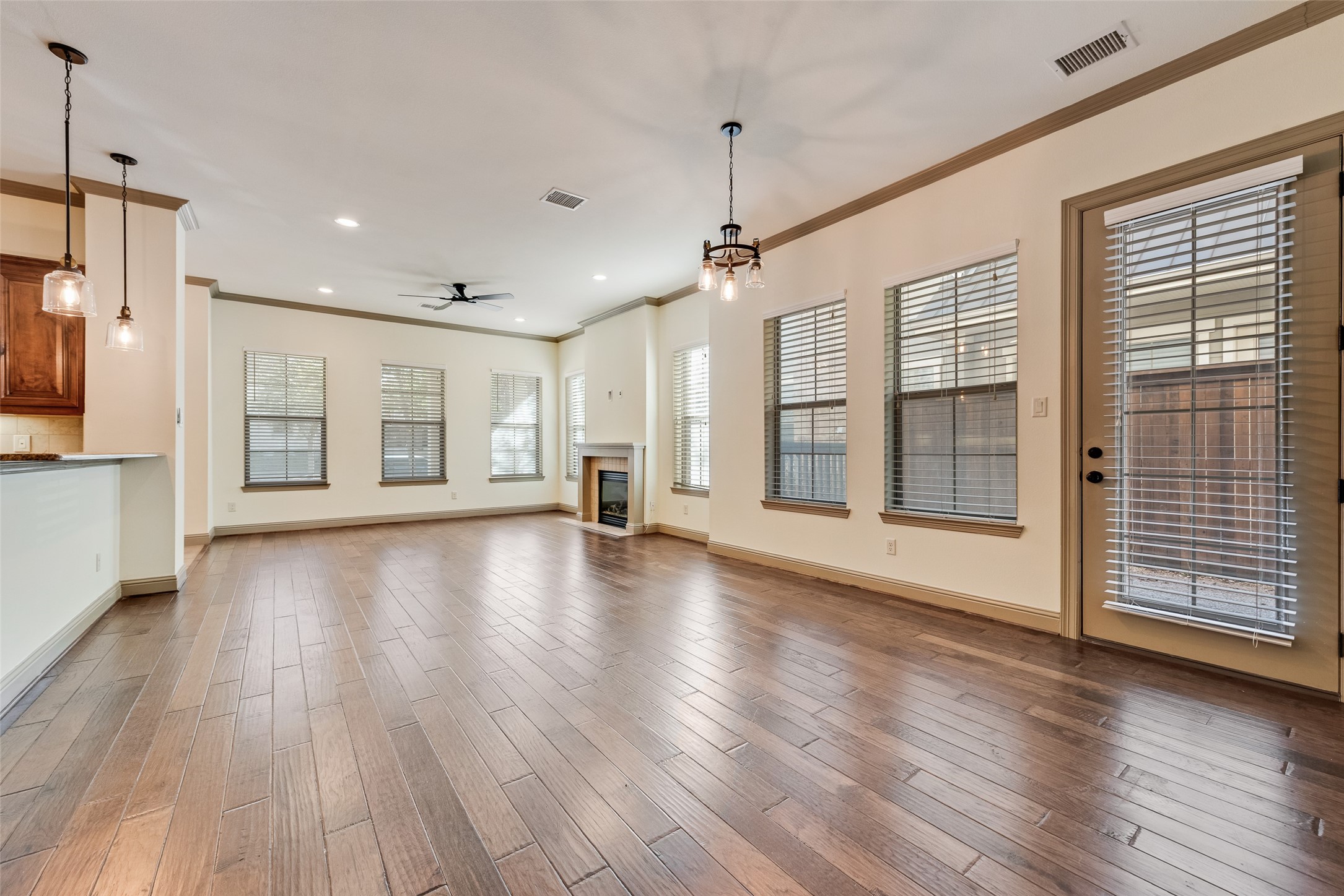10543 Steinbeck Lane Irving TX 75063