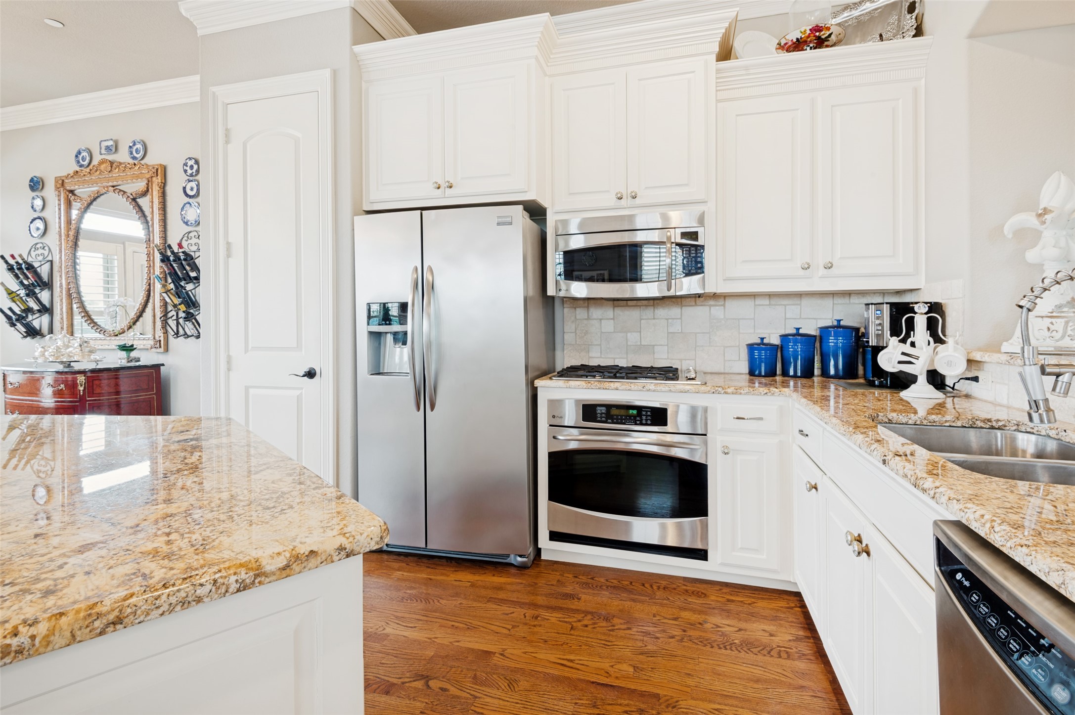 4021 Winsor Drive Farmers Branch TX 75244