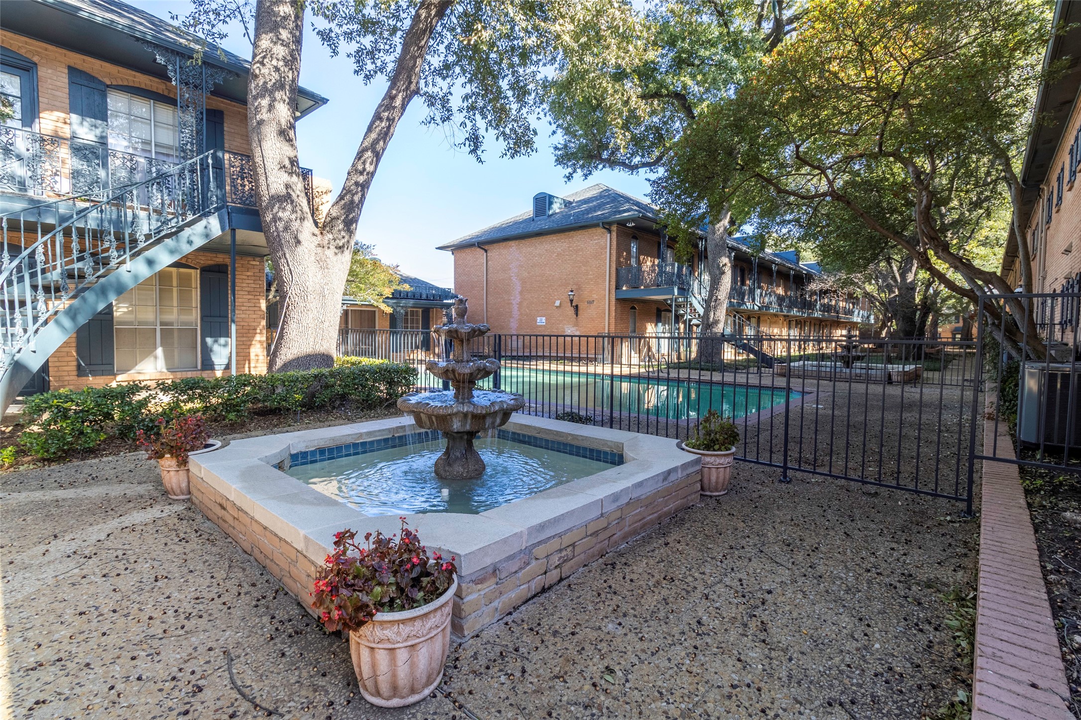6011 E University Boulevard E Dallas TX 75206