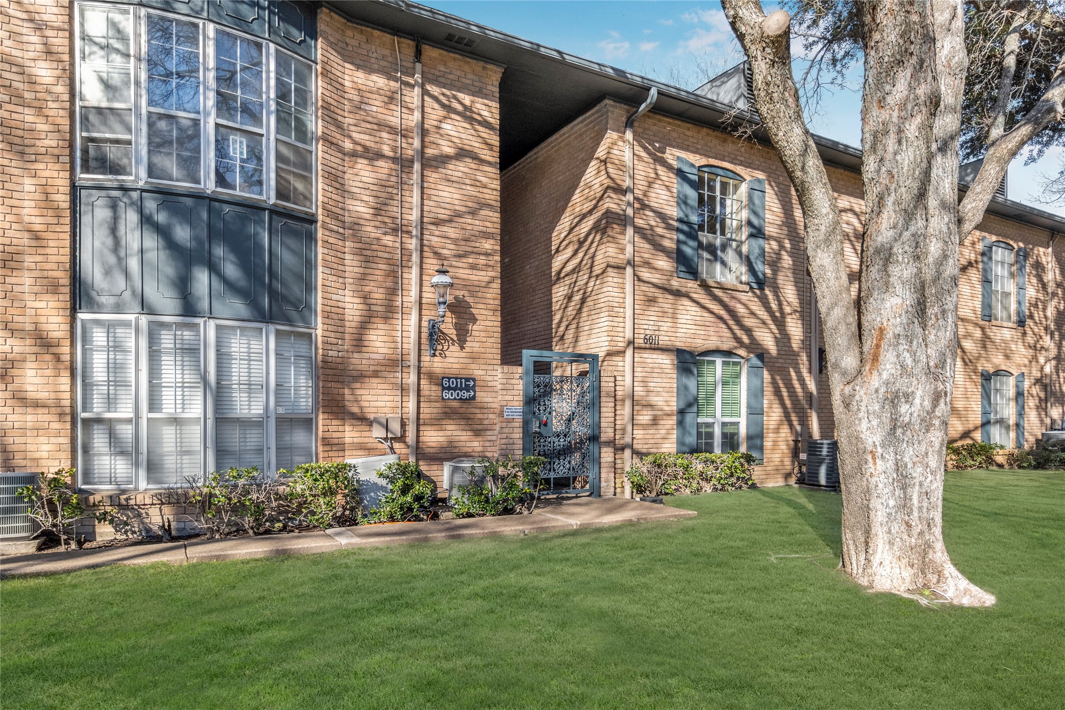 6011 E University Boulevard E Dallas TX 75206