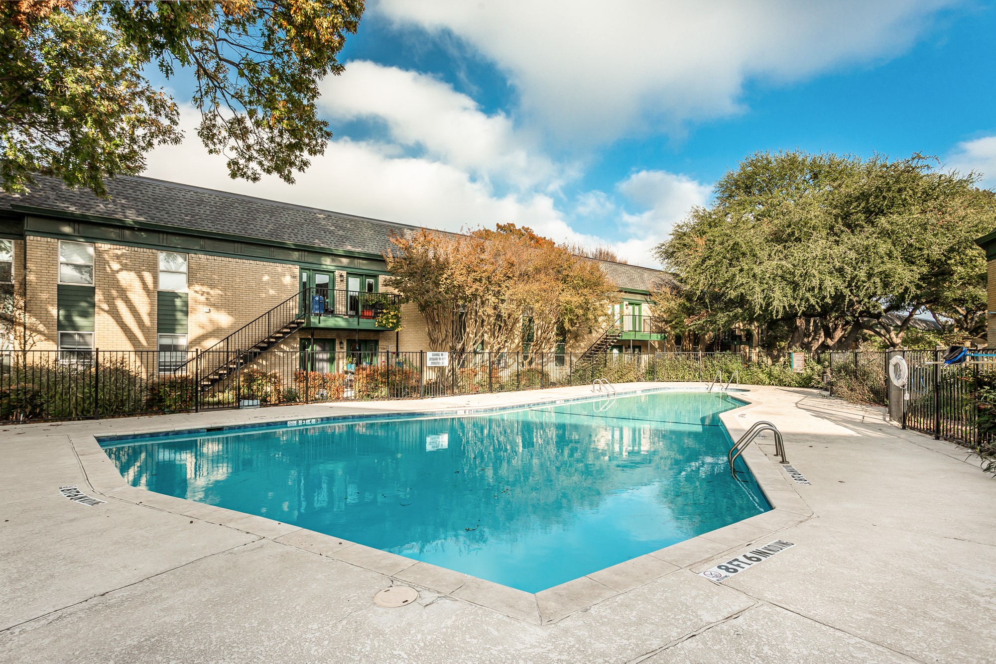 4816 Amesbury Dallas TX 75206