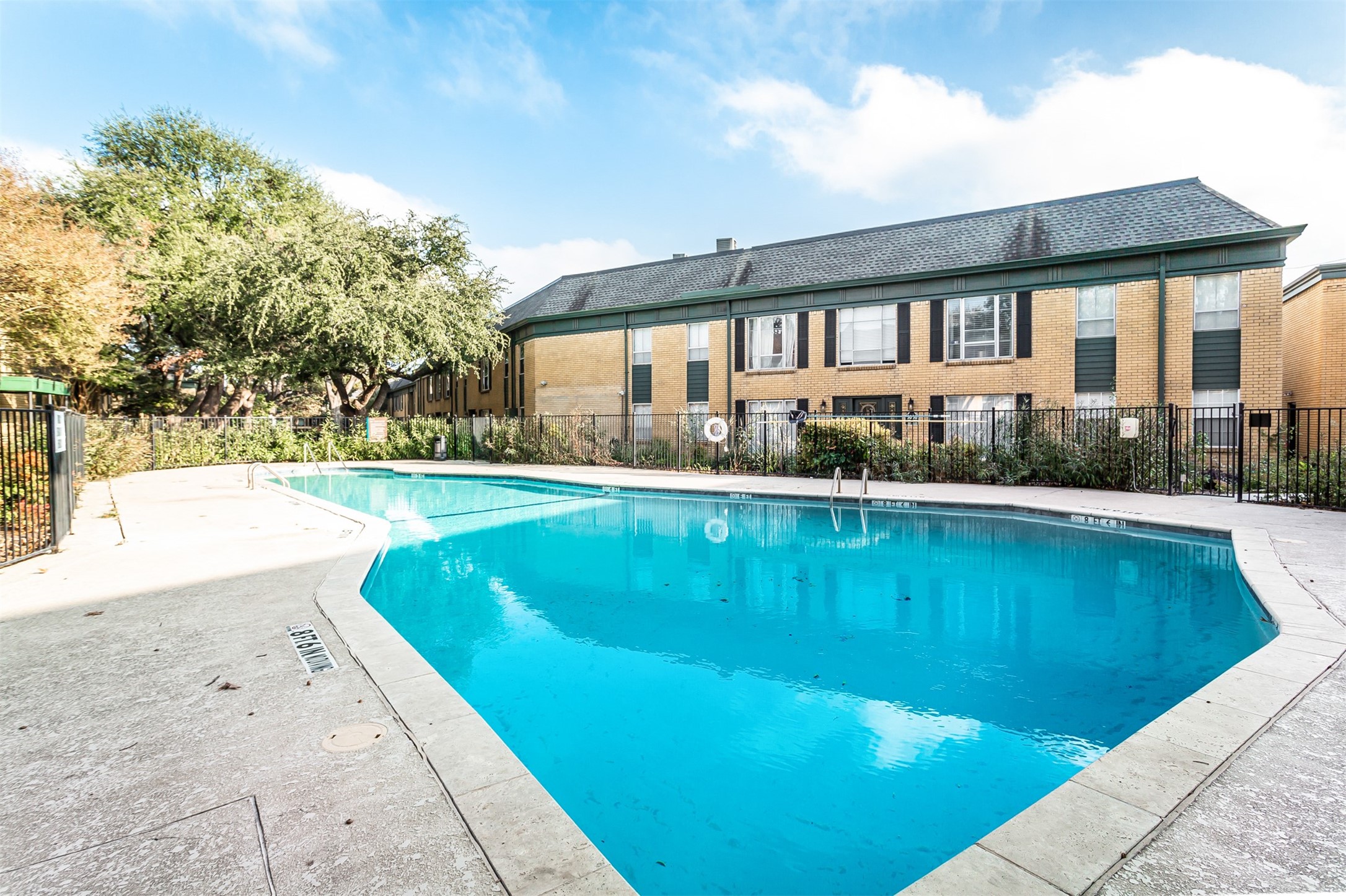 4816 Amesbury Dallas TX 75206