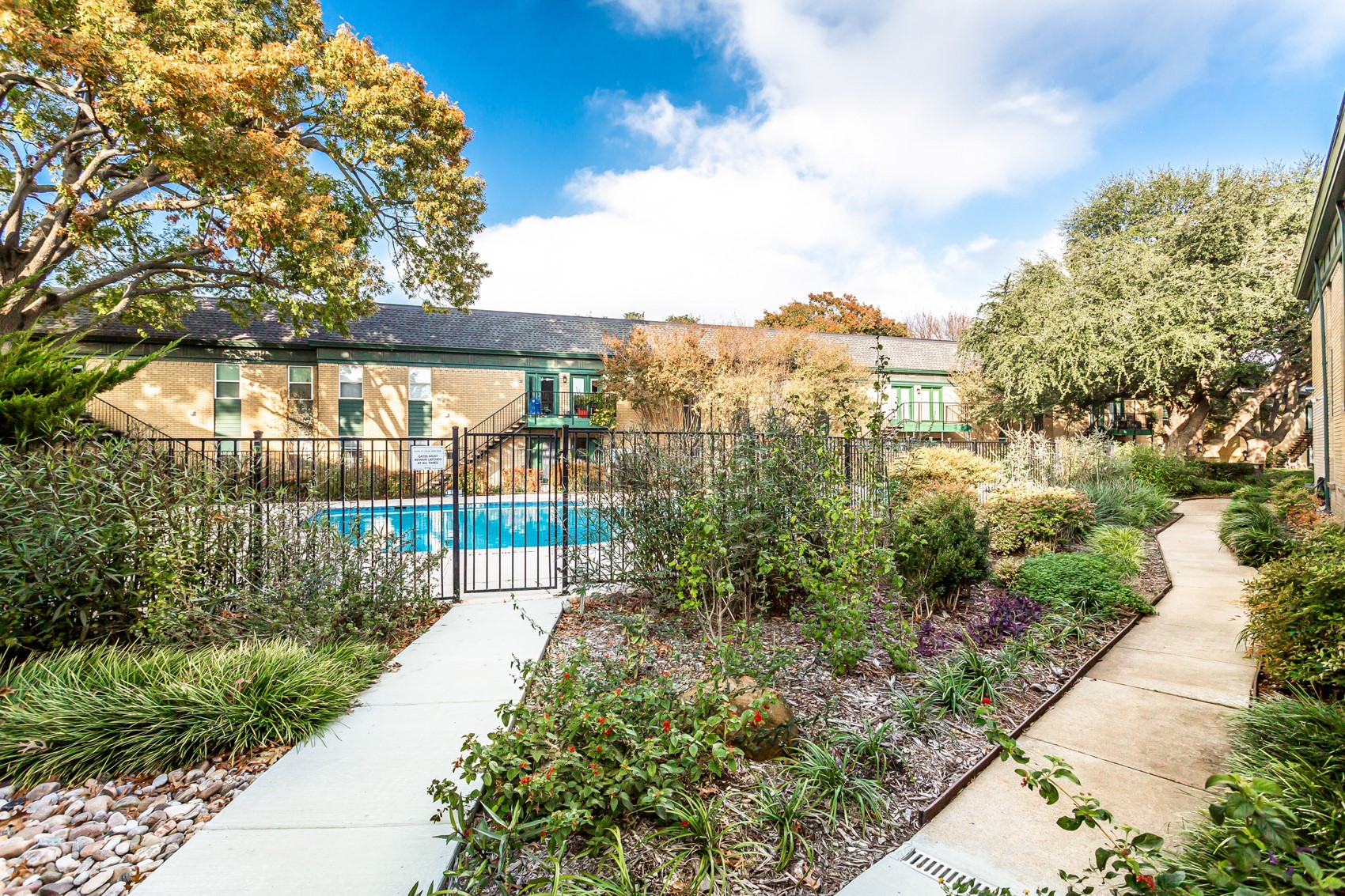 4816 Amesbury Dallas TX 75206